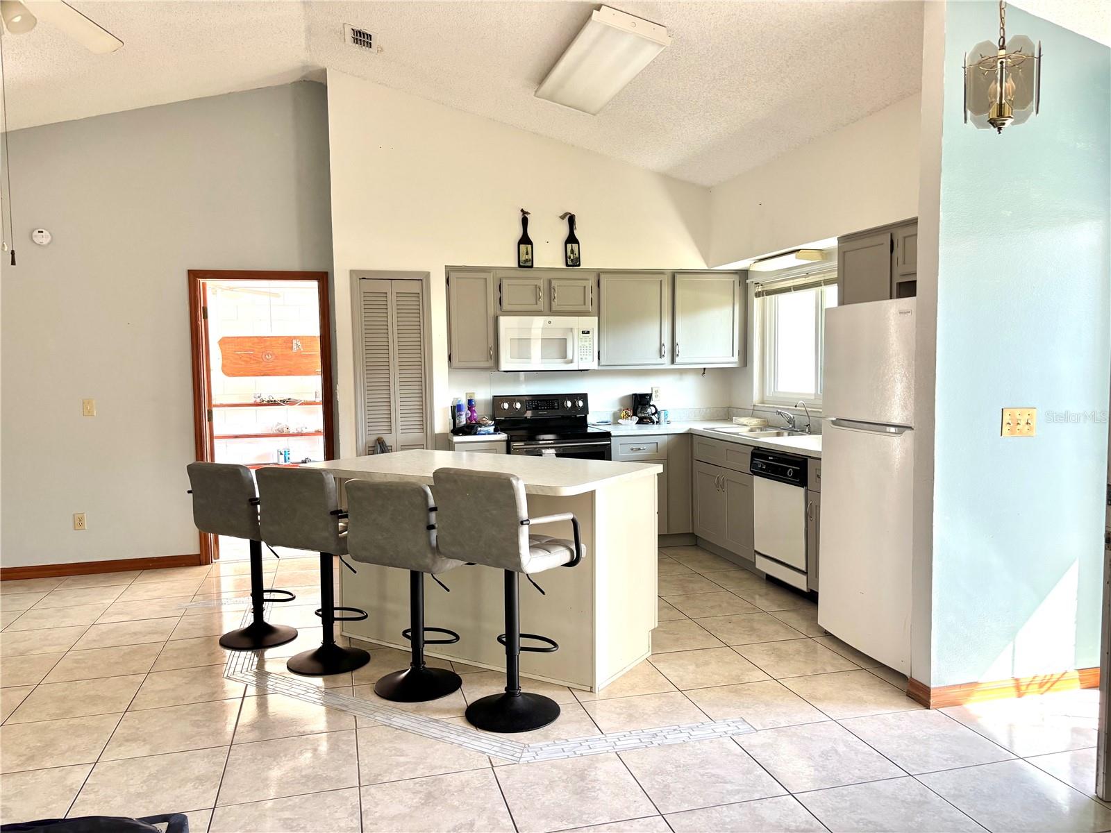 Image 5 of 19 For 1406 Coronet Drive