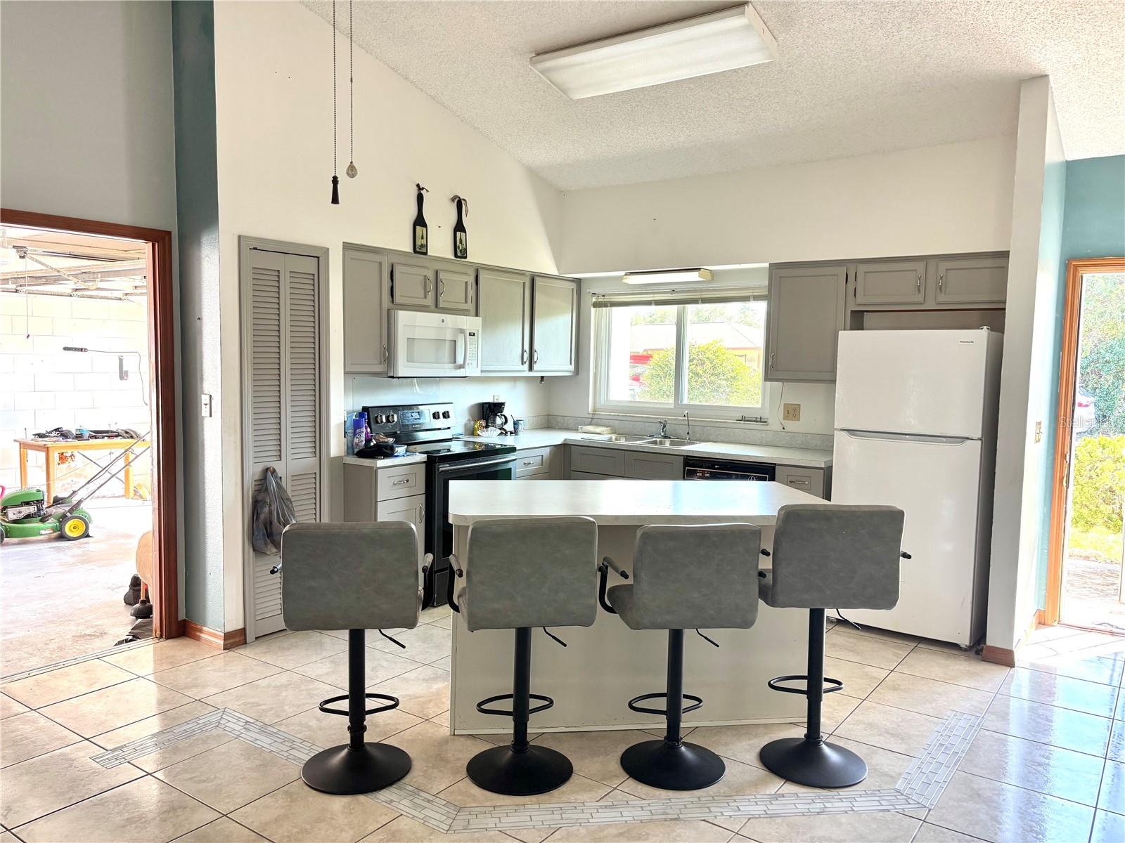 Image 6 of 19 For 1406 Coronet Drive