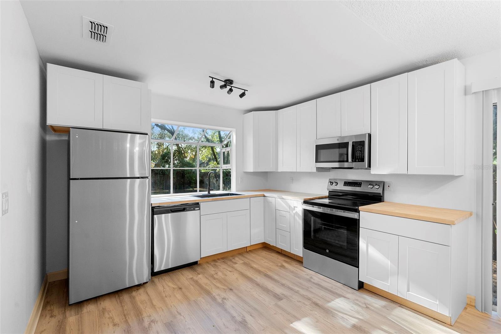 Image 14 of 34 For 1760 Saddleback Ridge Road