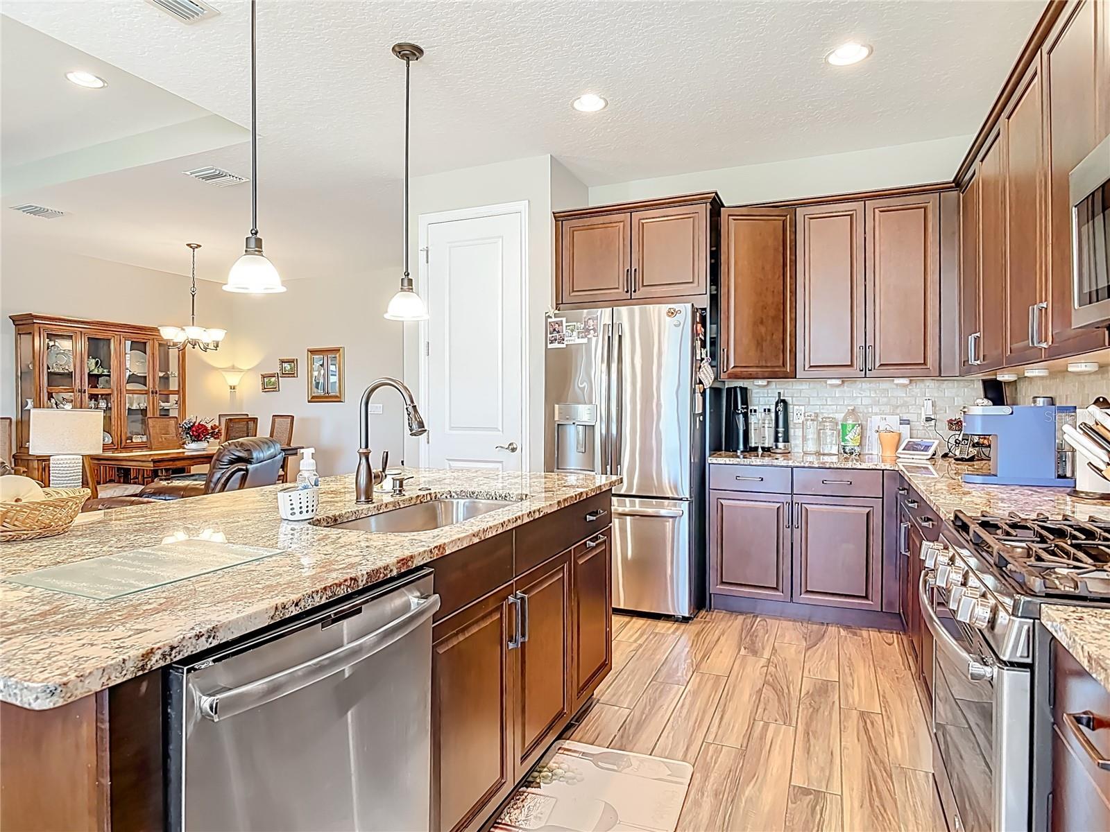 Image 14 of 58 For 512 Adenmore Terrace