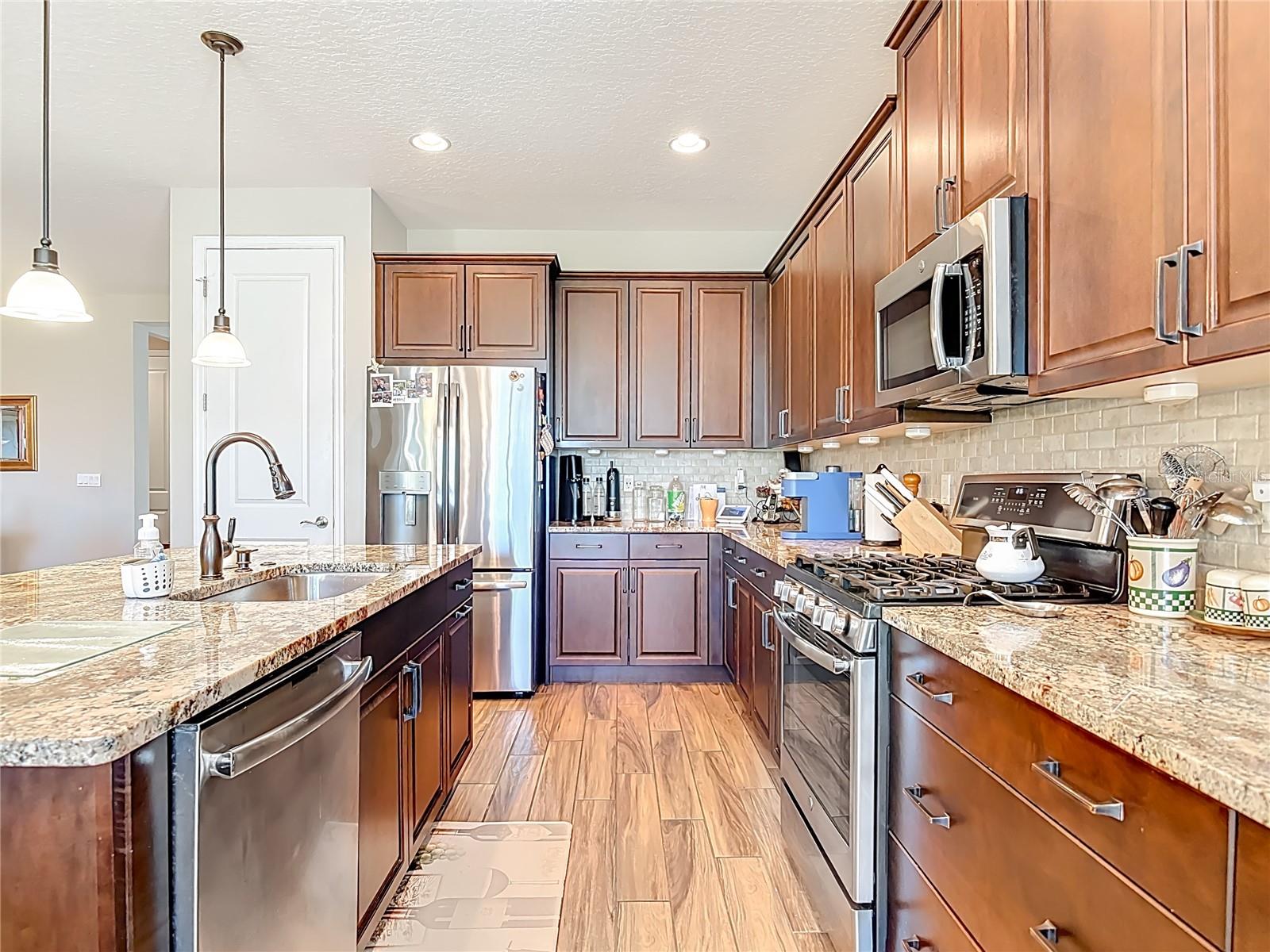 Image 15 of 58 For 512 Adenmore Terrace