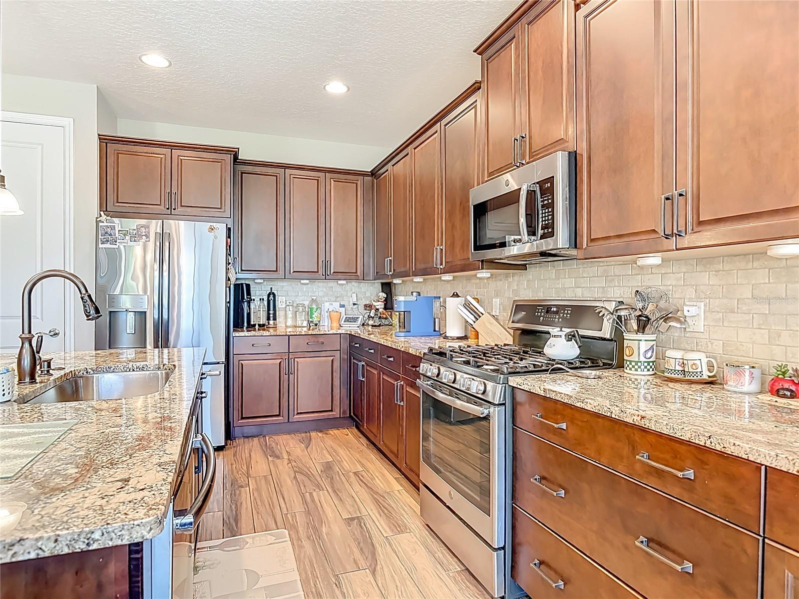 Image 18 of 58 For 512 Adenmore Terrace