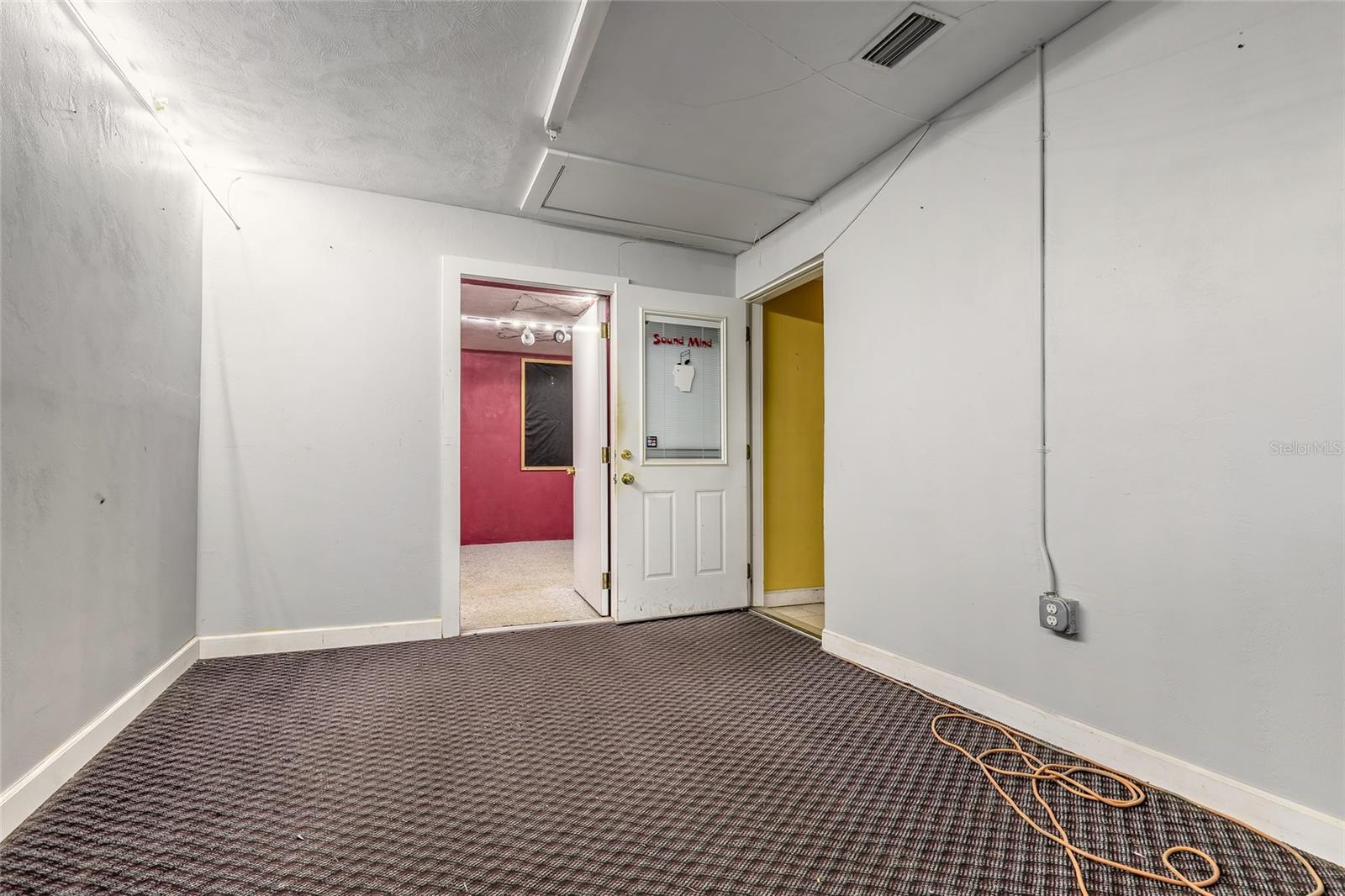 Image 34 of 38 For 529 Ridgewood Avenue