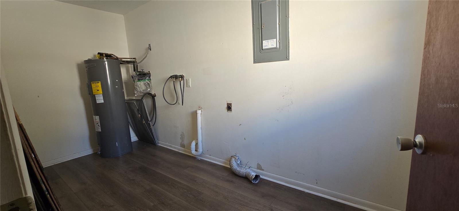 Image 10 of 22 For 2526 Victory Palm Drive