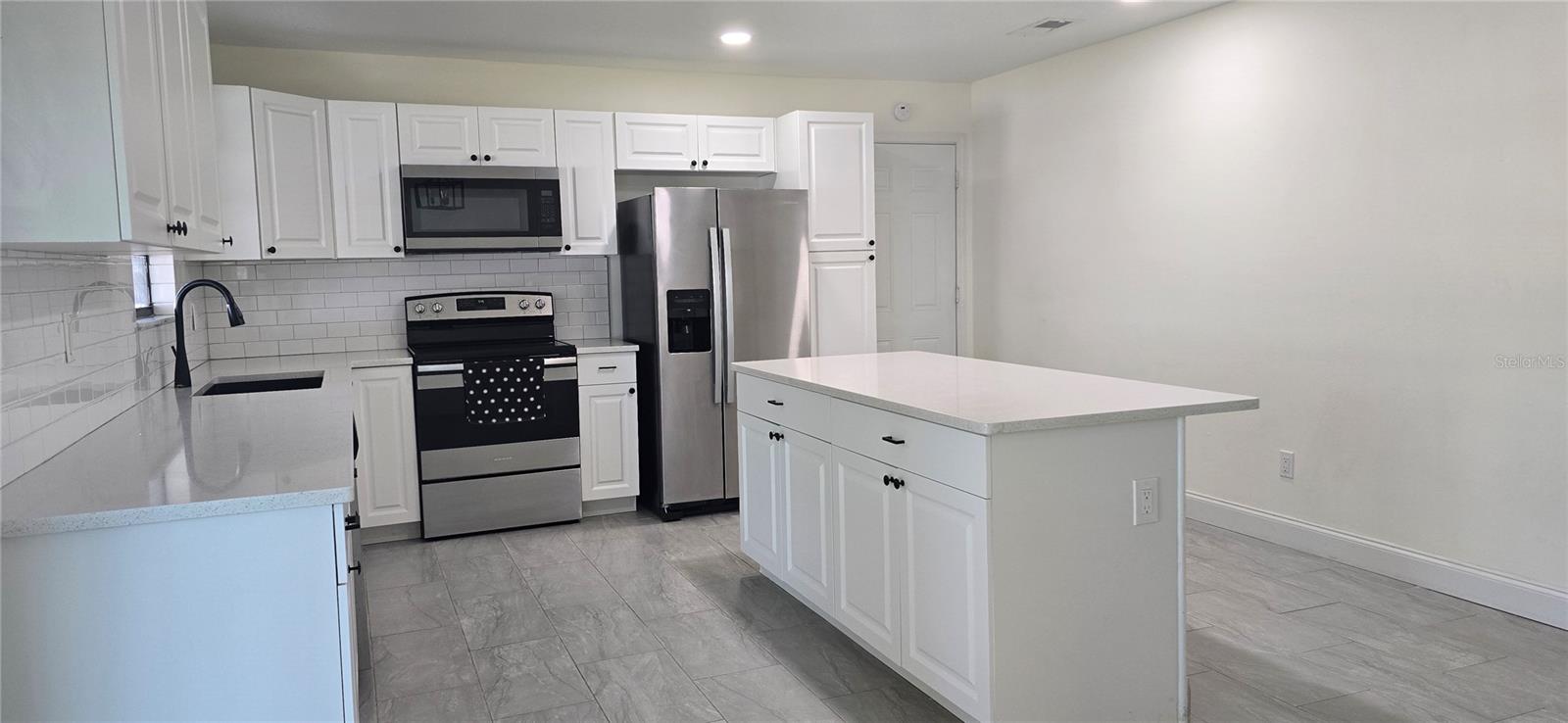 Image 3 of 22 For 2526 Victory Palm Drive