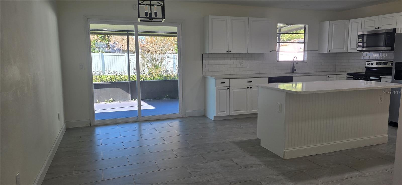 Image 4 of 22 For 2526 Victory Palm Drive