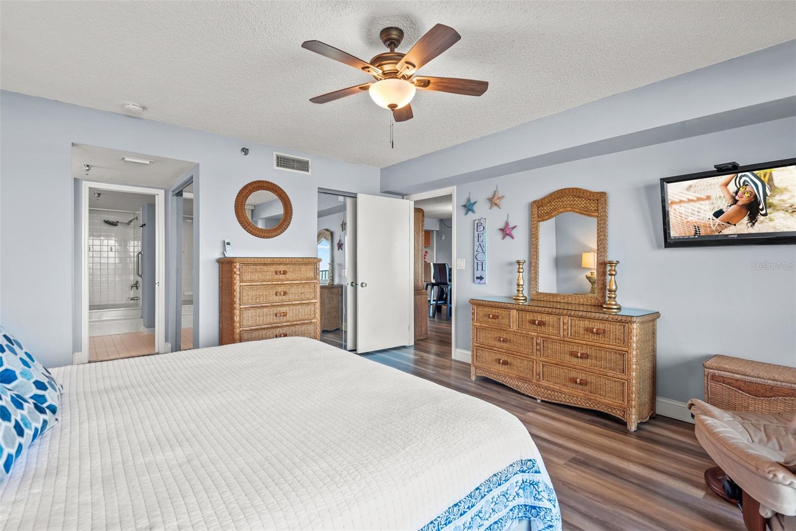 Image 18 of 48 For 3757 Atlantic Avenue 102