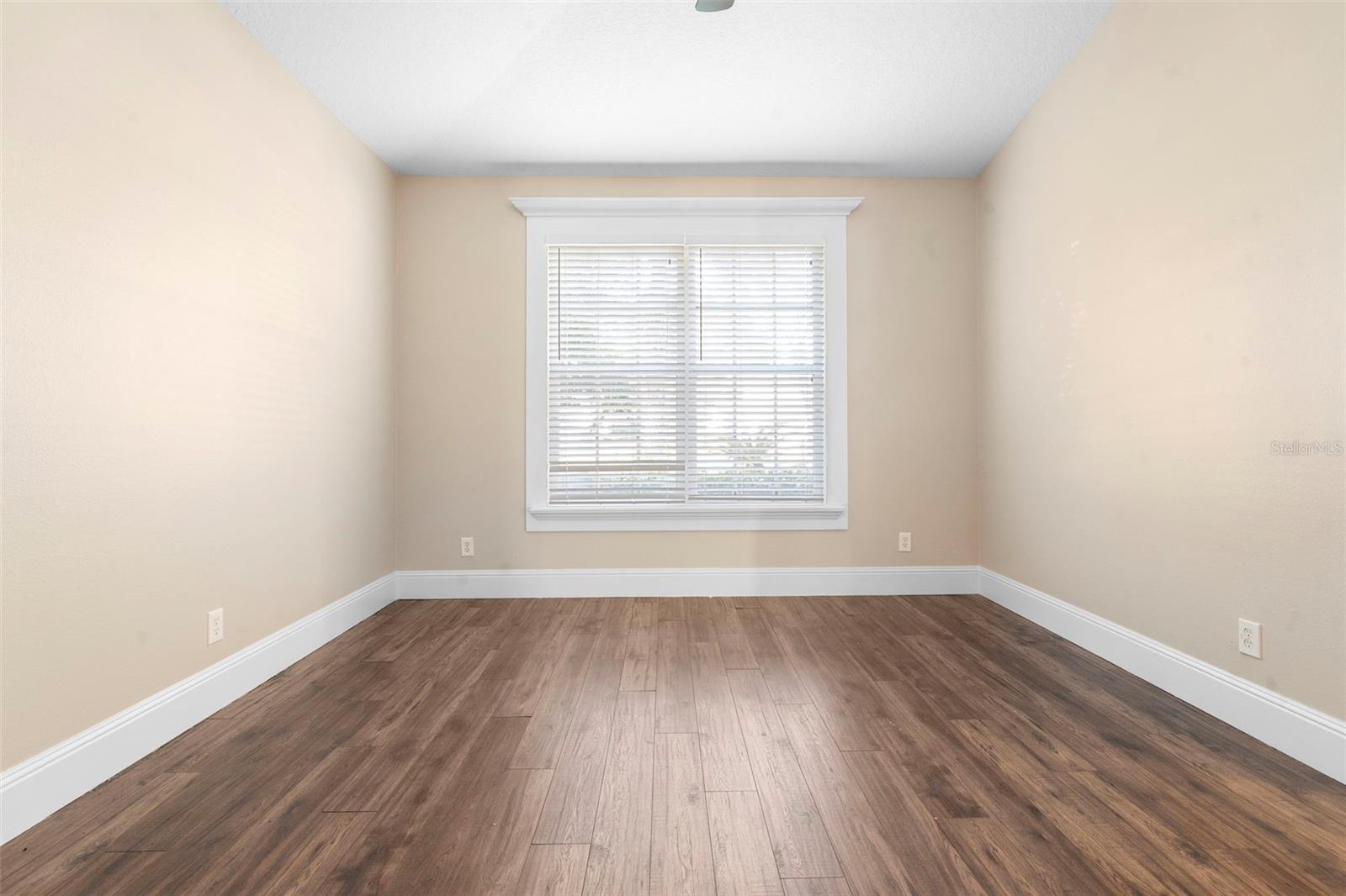 Image 20 of 63 For 492 Lanarkshire Place