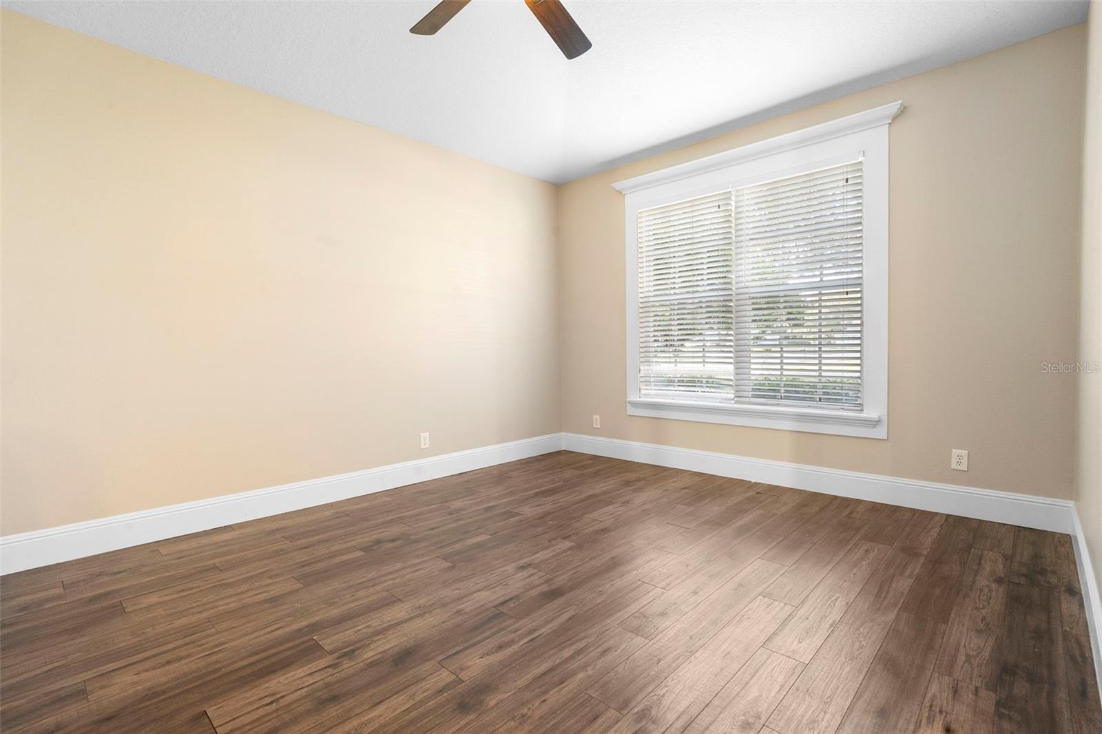 Image 21 of 63 For 492 Lanarkshire Place