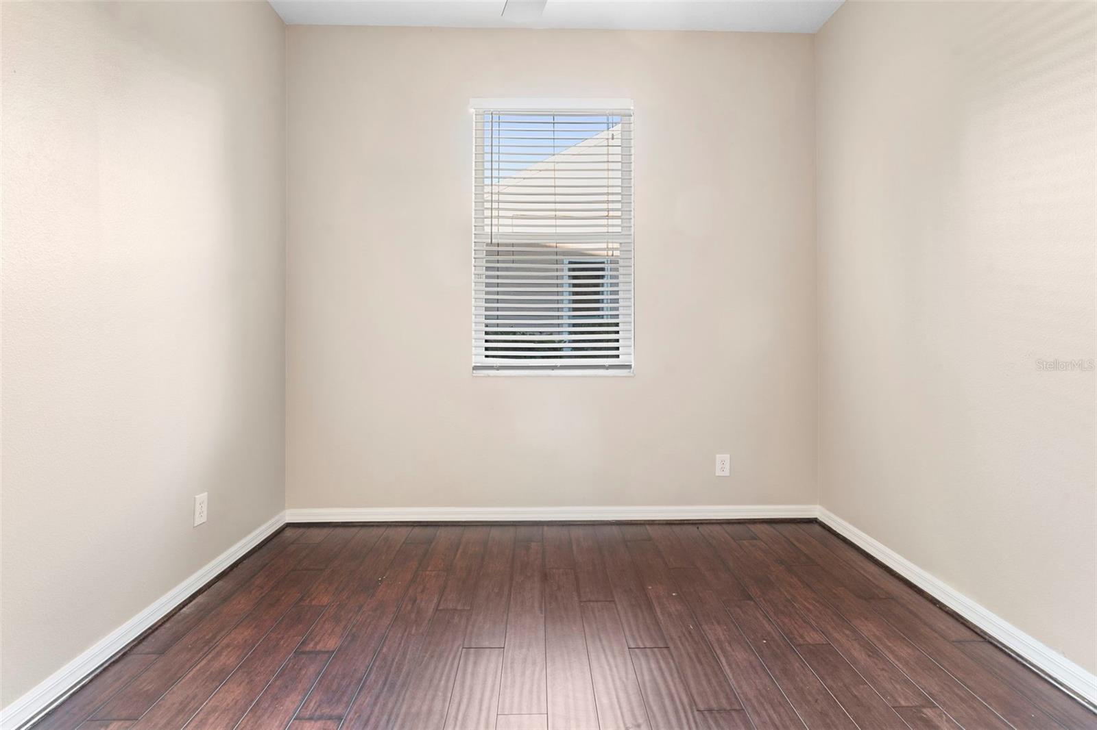 Image 33 of 63 For 492 Lanarkshire Place