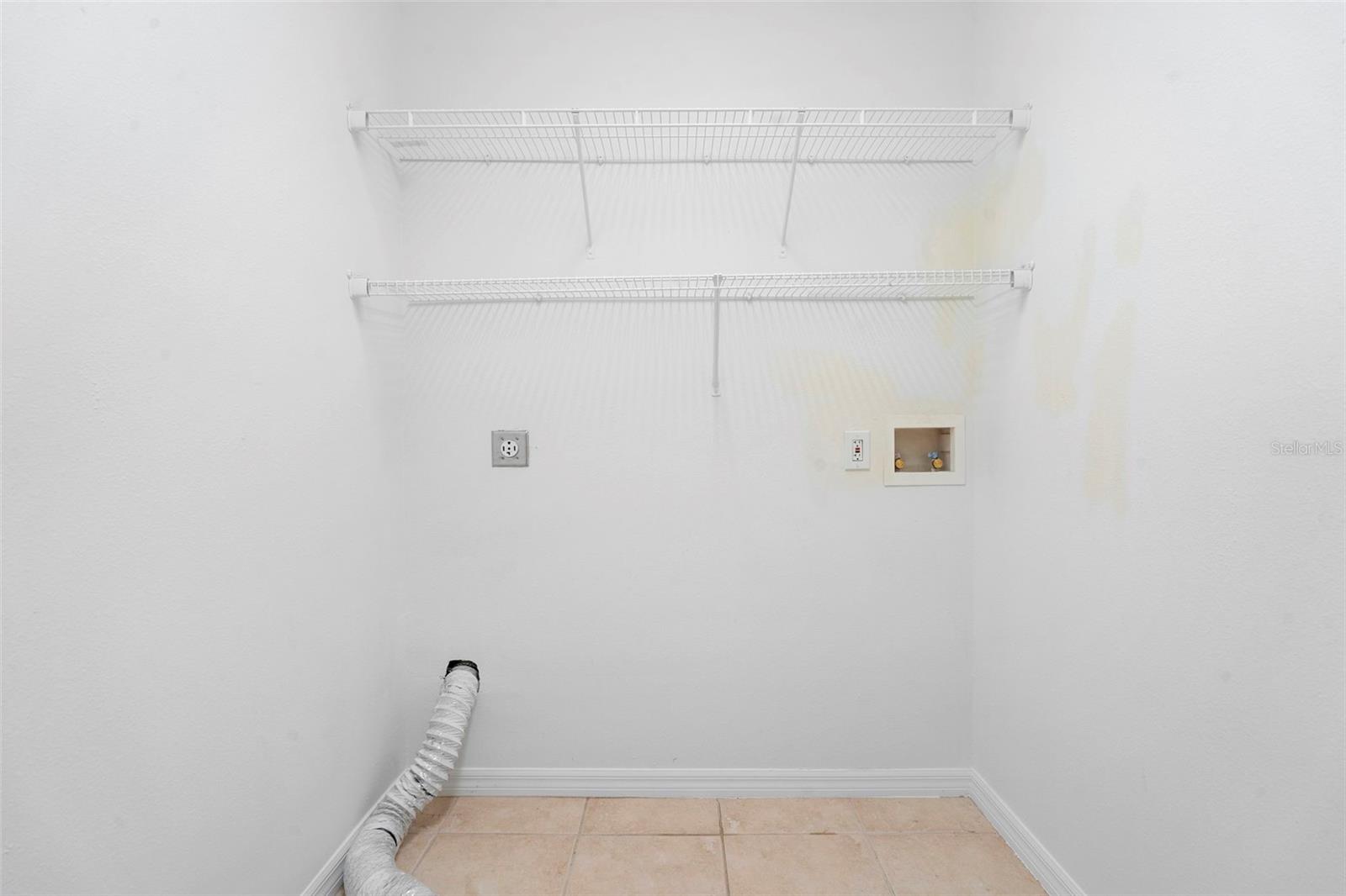 Image 43 of 63 For 492 Lanarkshire Place