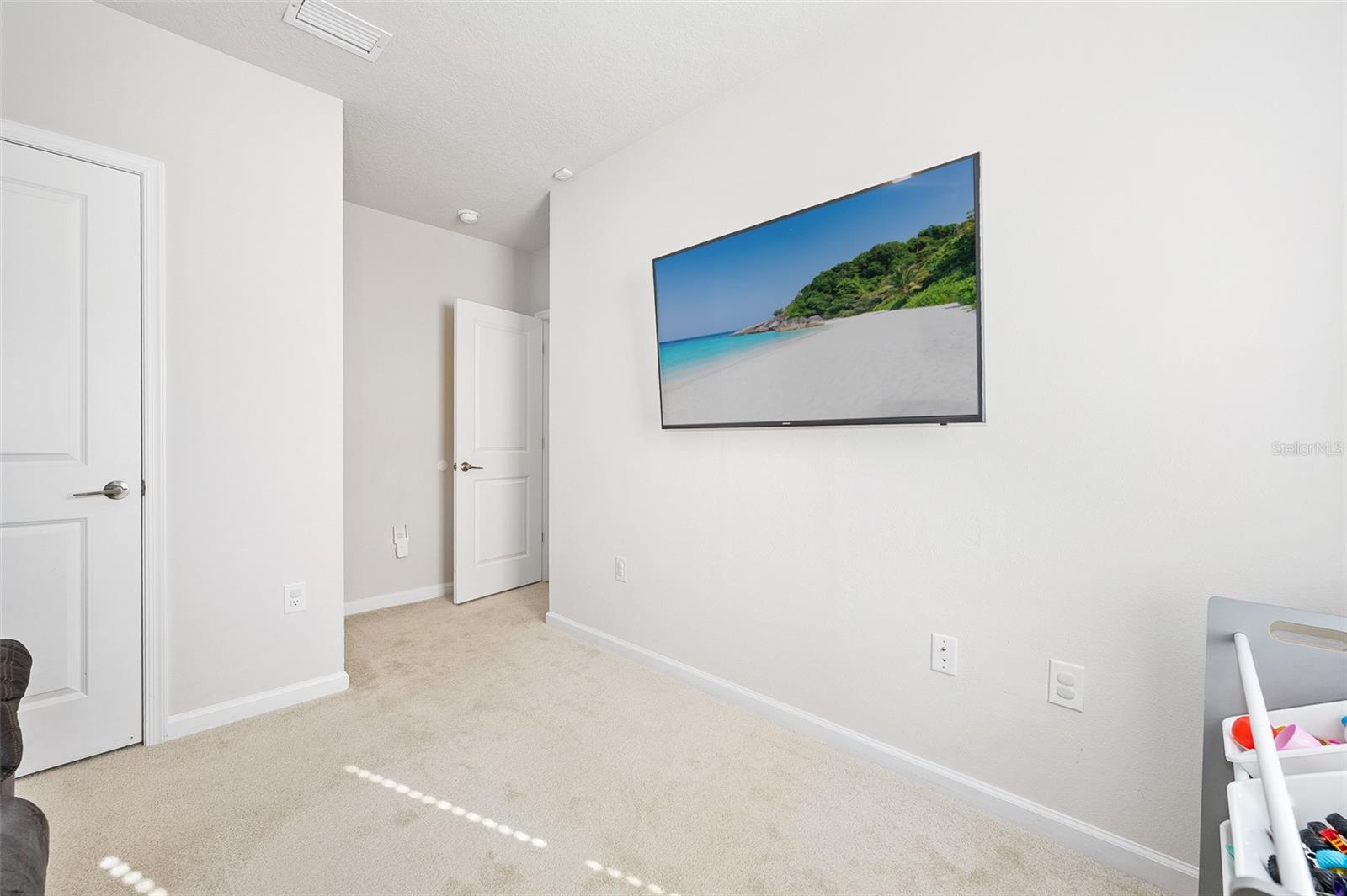 Image 18 of 28 For 377 Crestwind Drive