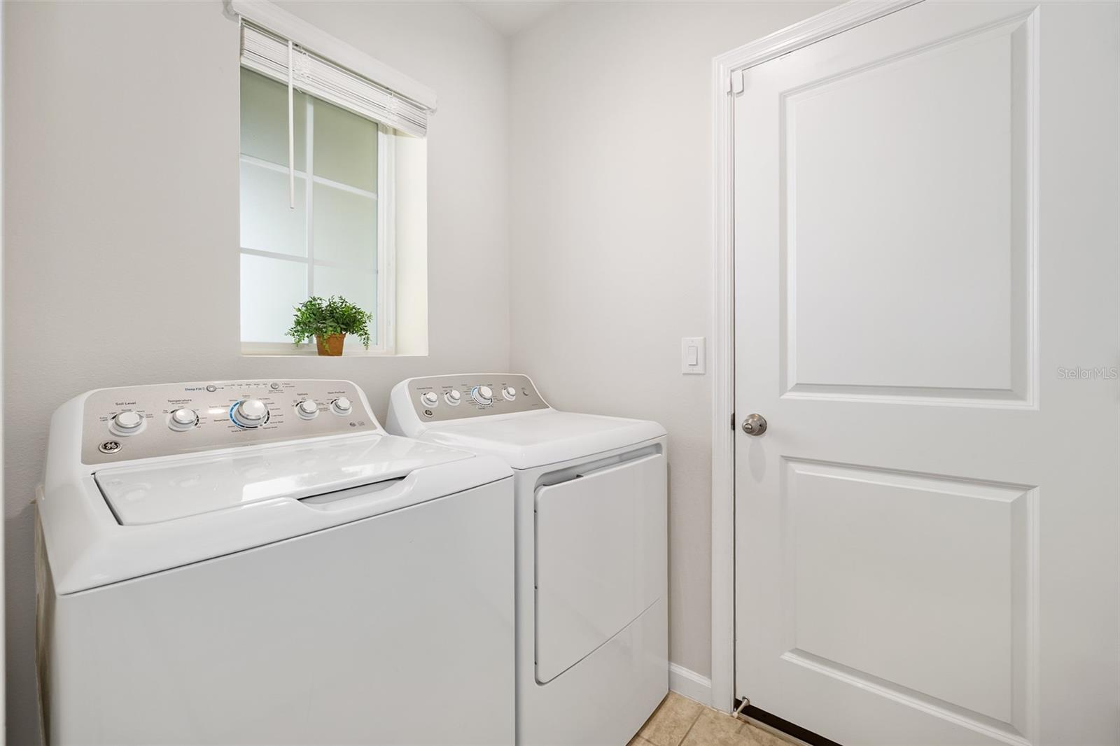 Image 23 of 28 For 377 Crestwind Drive