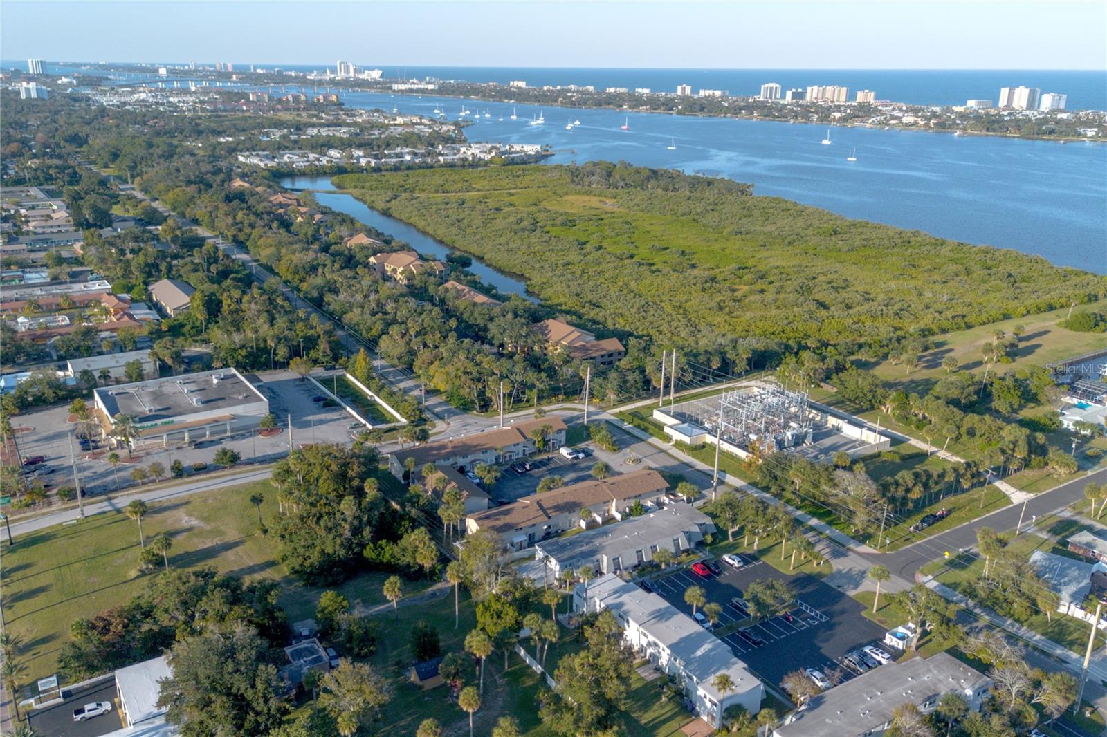 Image 18 of 30 For 1600 Palmetto Avenue 114