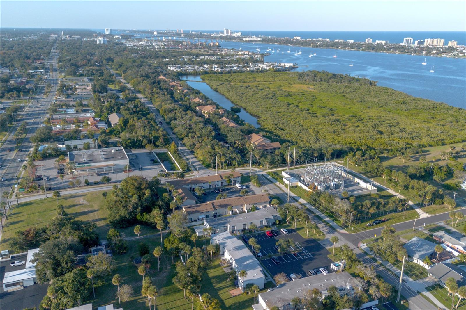 Image 22 of 30 For 1600 Palmetto Avenue 114