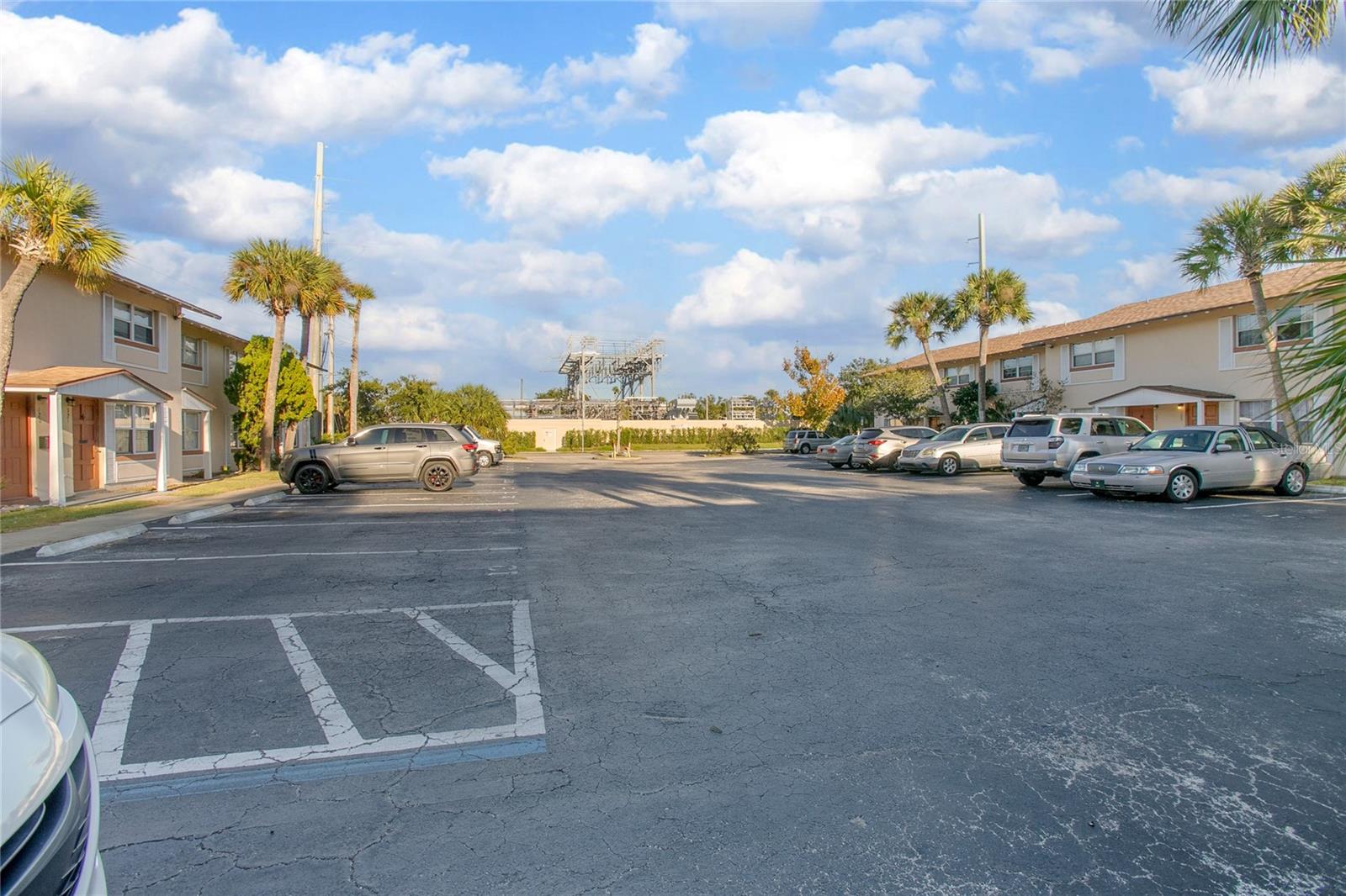 Image 5 of 30 For 1600 Palmetto Avenue 114