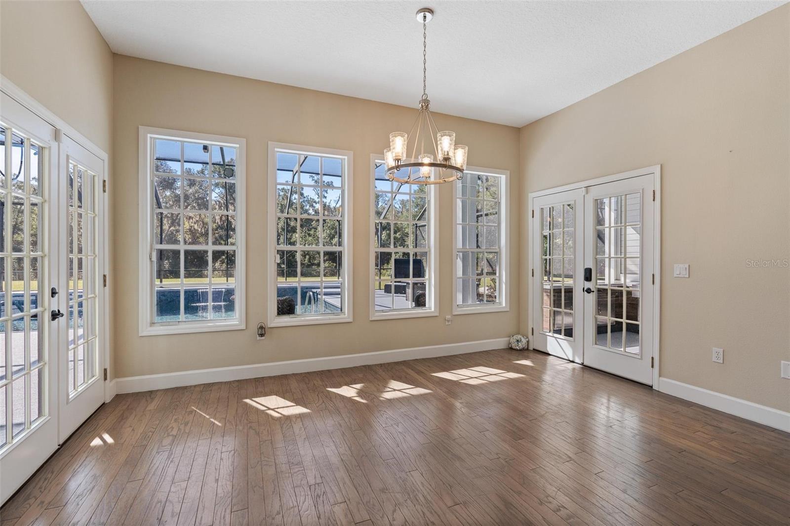 Image 29 of 80 For 1910 Glenwood Oaks Lane