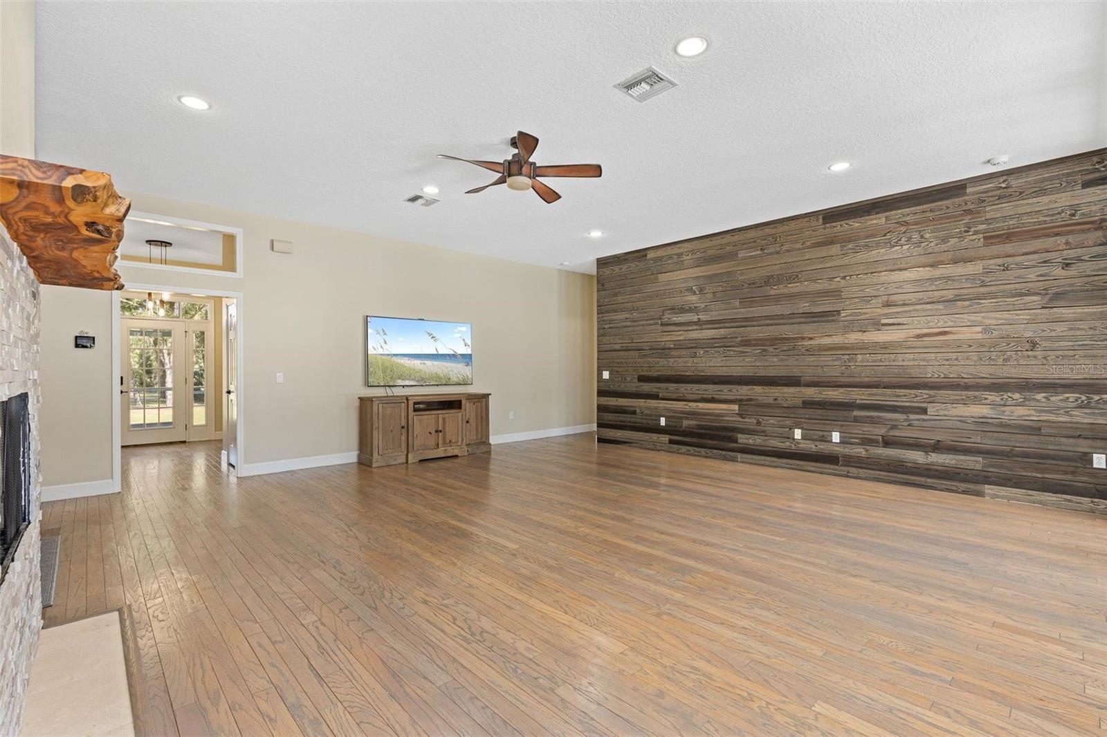 Image 34 of 80 For 1910 Glenwood Oaks Lane