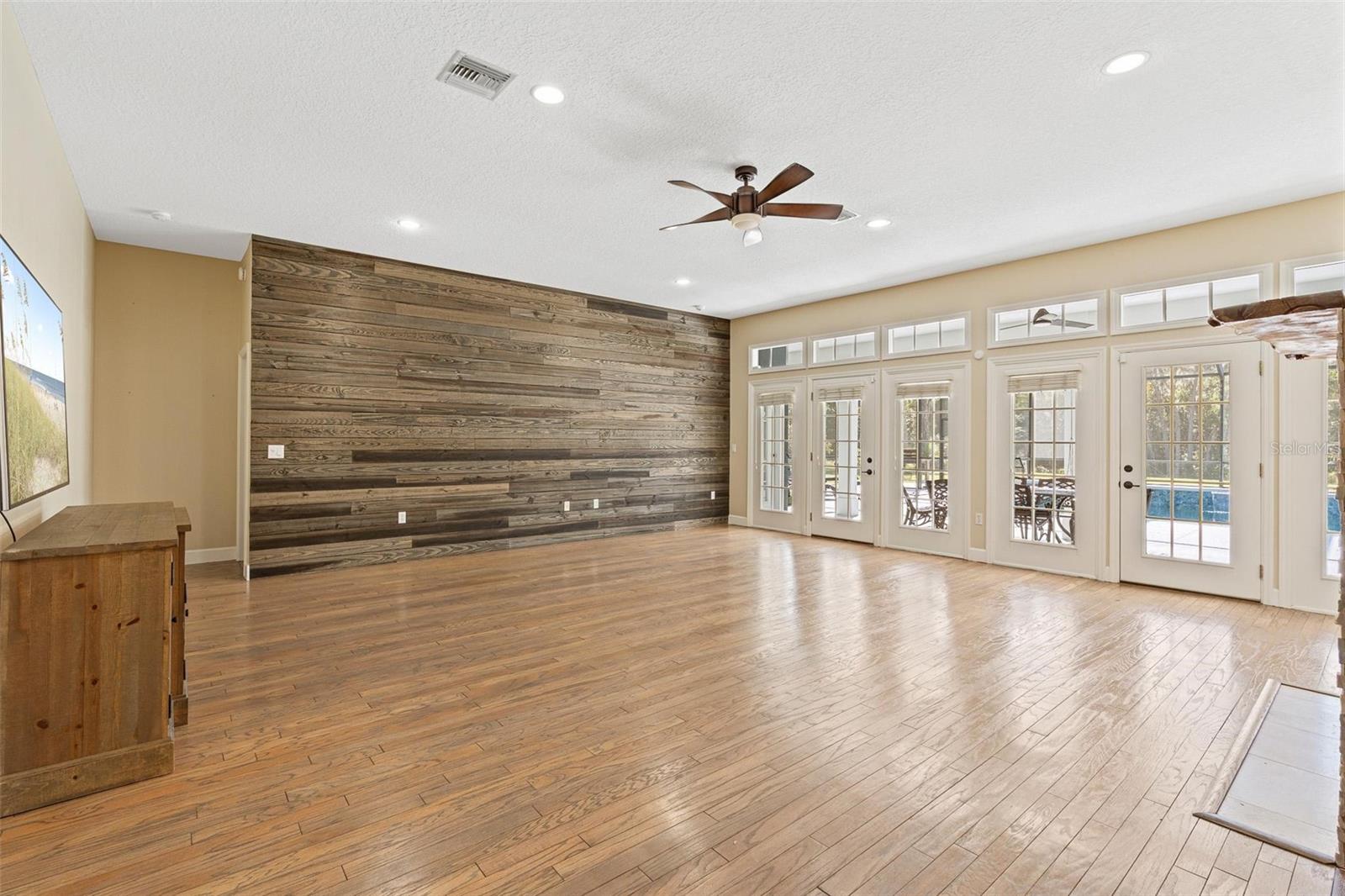 Image 35 of 80 For 1910 Glenwood Oaks Lane