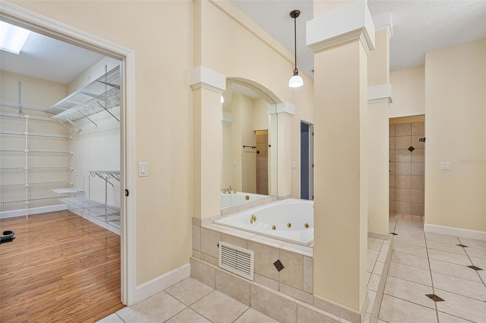 Image 44 of 80 For 1910 Glenwood Oaks Lane