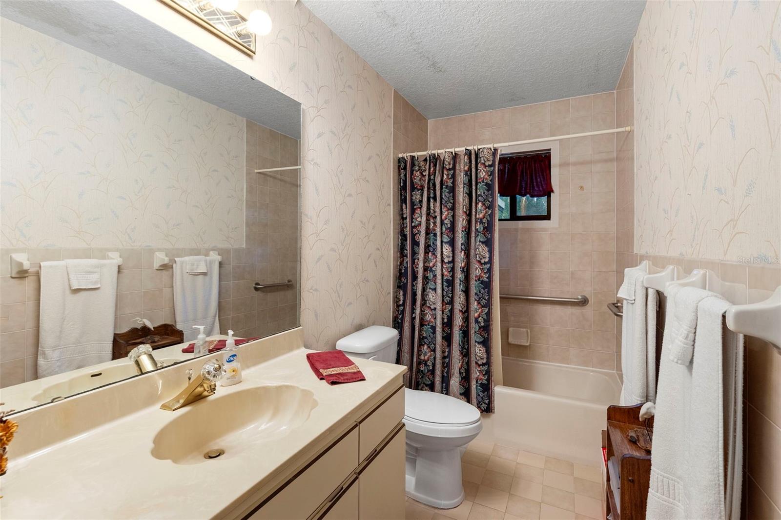 Image 17 of 37 For 1470 Alden Street