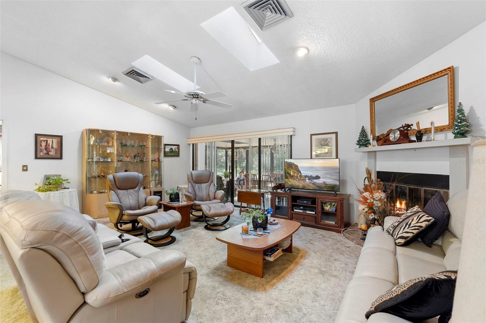 Image 9 of 37 For 1470 Alden Street