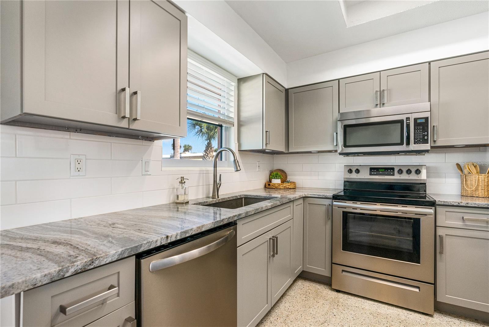 Image 18 of 47 For 4 Carter Terrace