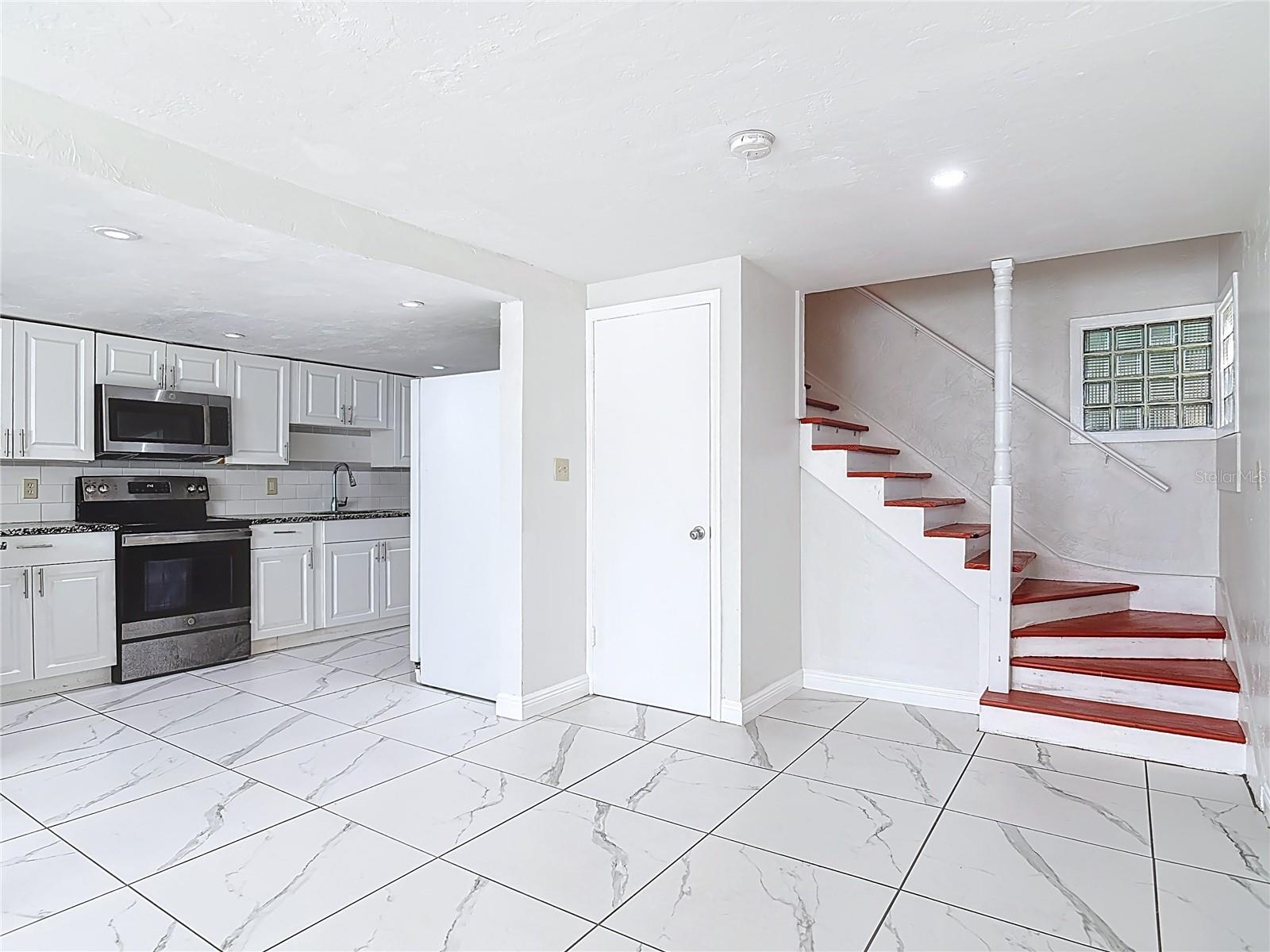 Image 12 of 50 For 941 Hartford Avenue