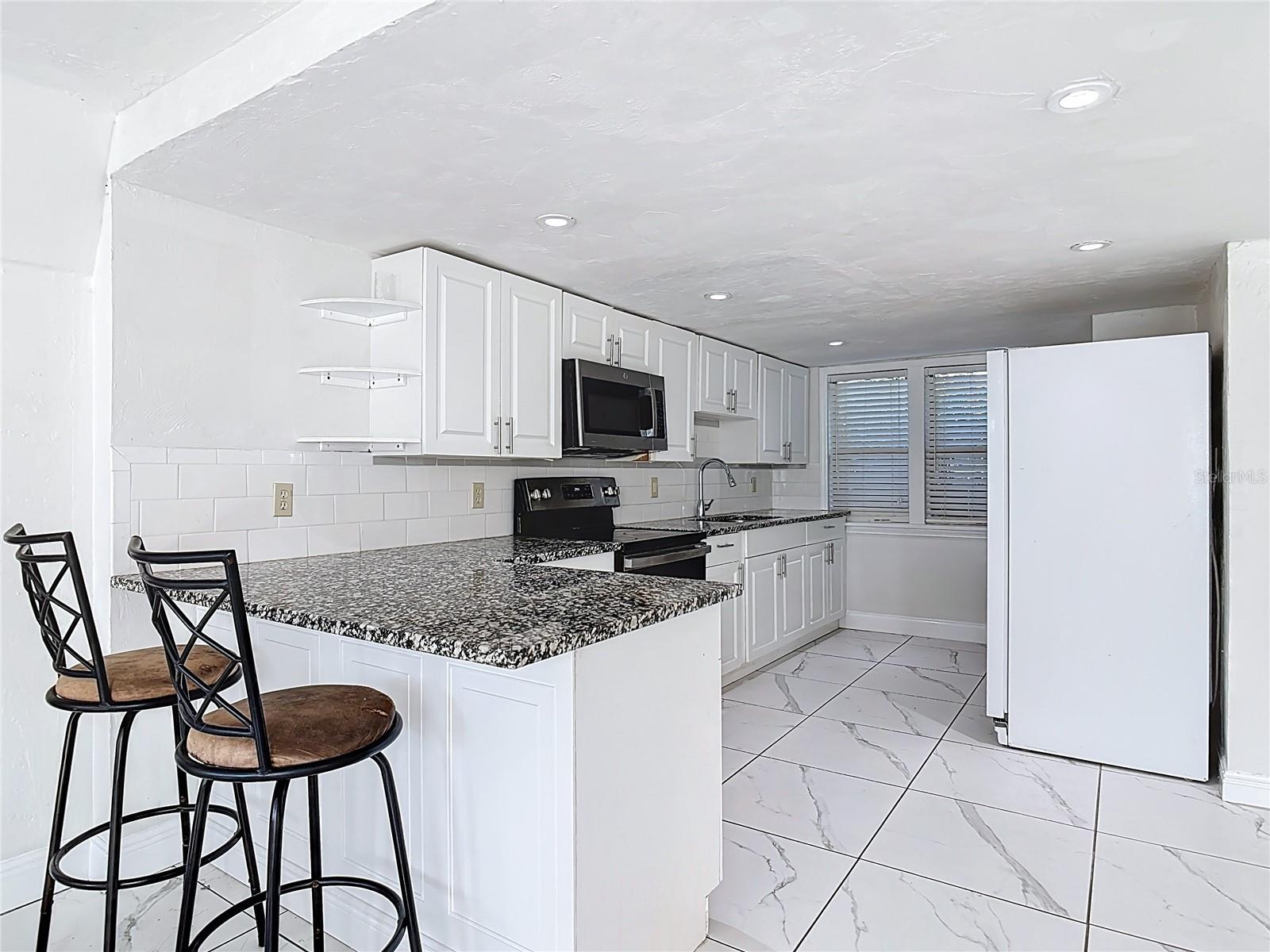 Image 13 of 50 For 941 Hartford Avenue