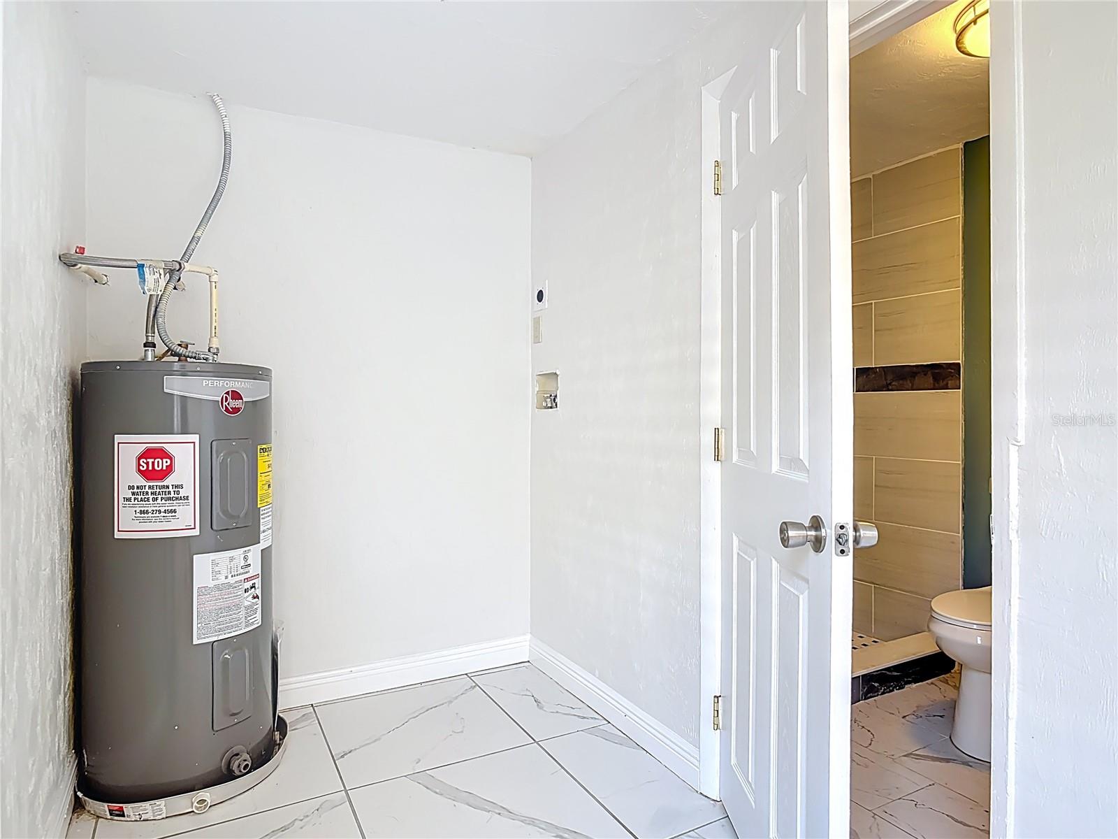 Image 20 of 50 For 941 Hartford Avenue