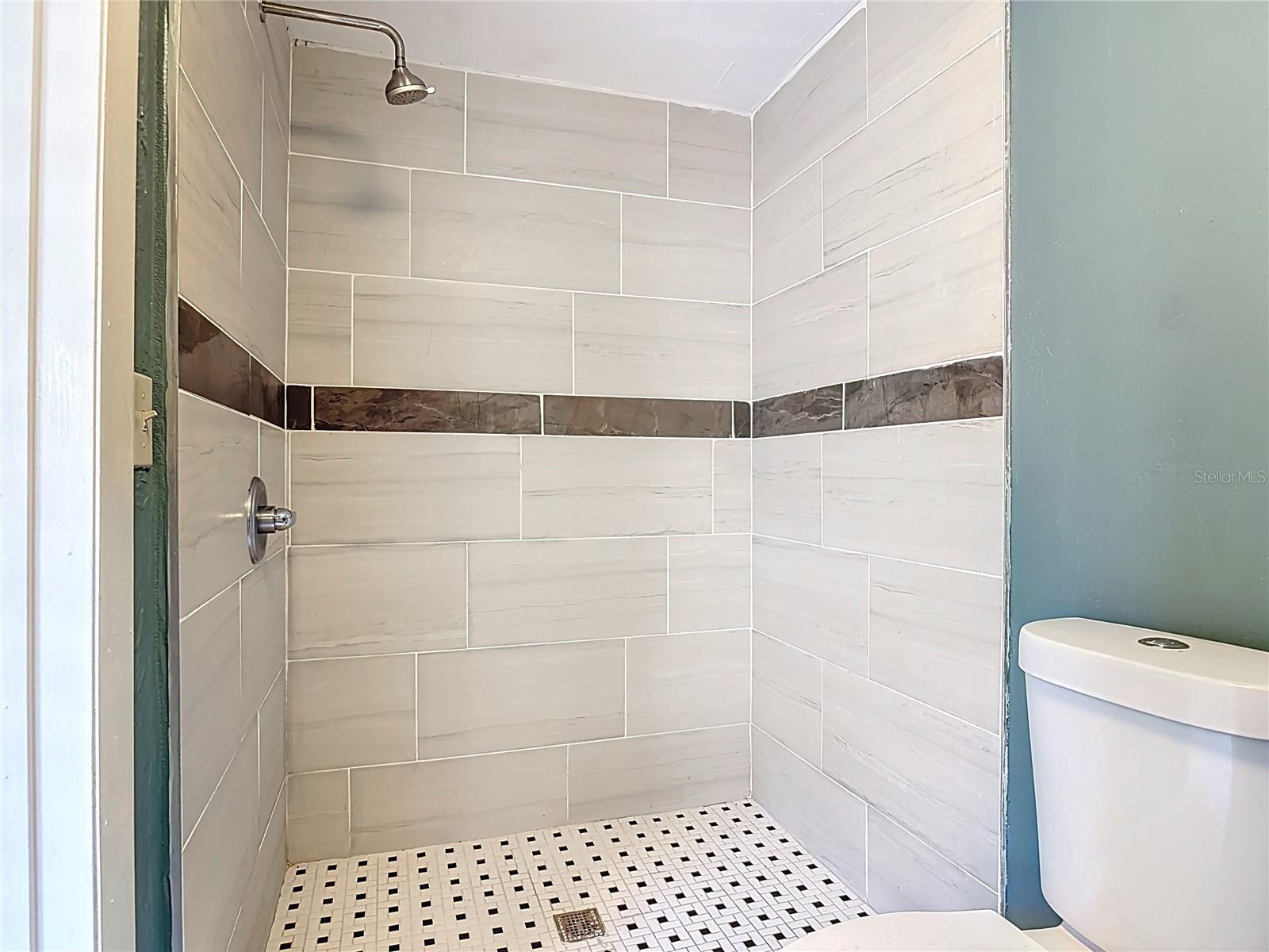 Image 22 of 50 For 941 Hartford Avenue