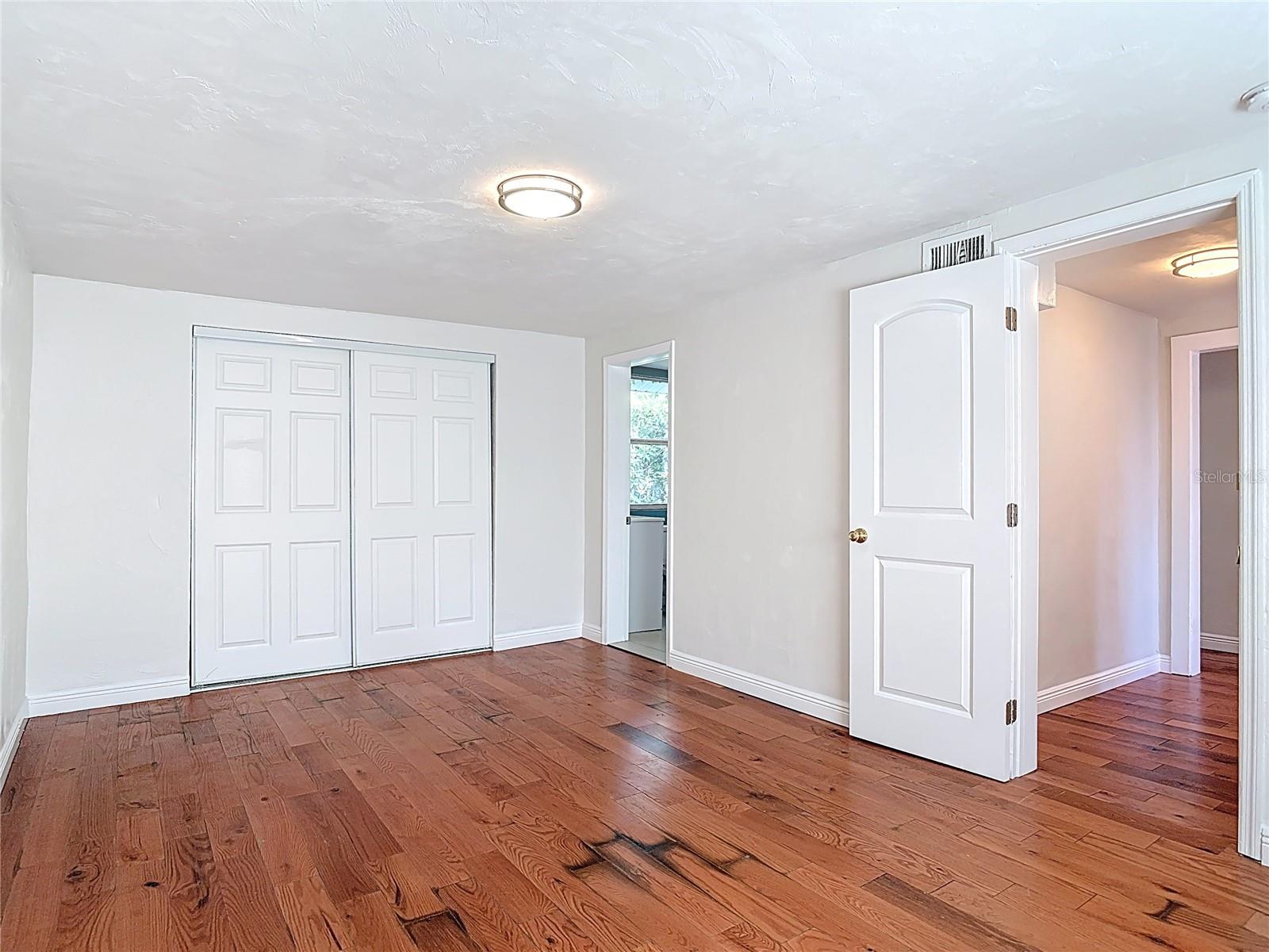 Image 25 of 50 For 941 Hartford Avenue