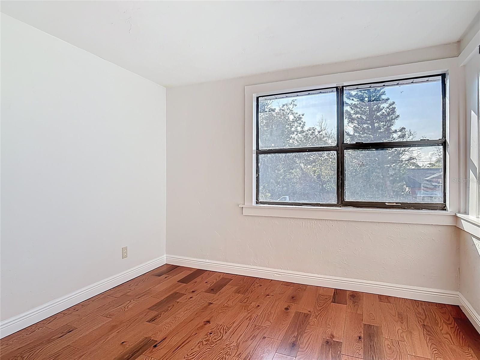 Image 31 of 50 For 941 Hartford Avenue