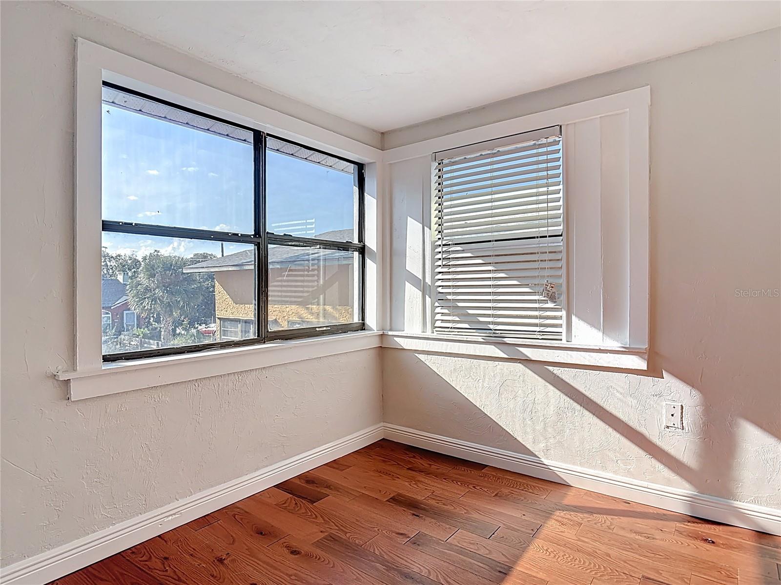 Image 32 of 50 For 941 Hartford Avenue