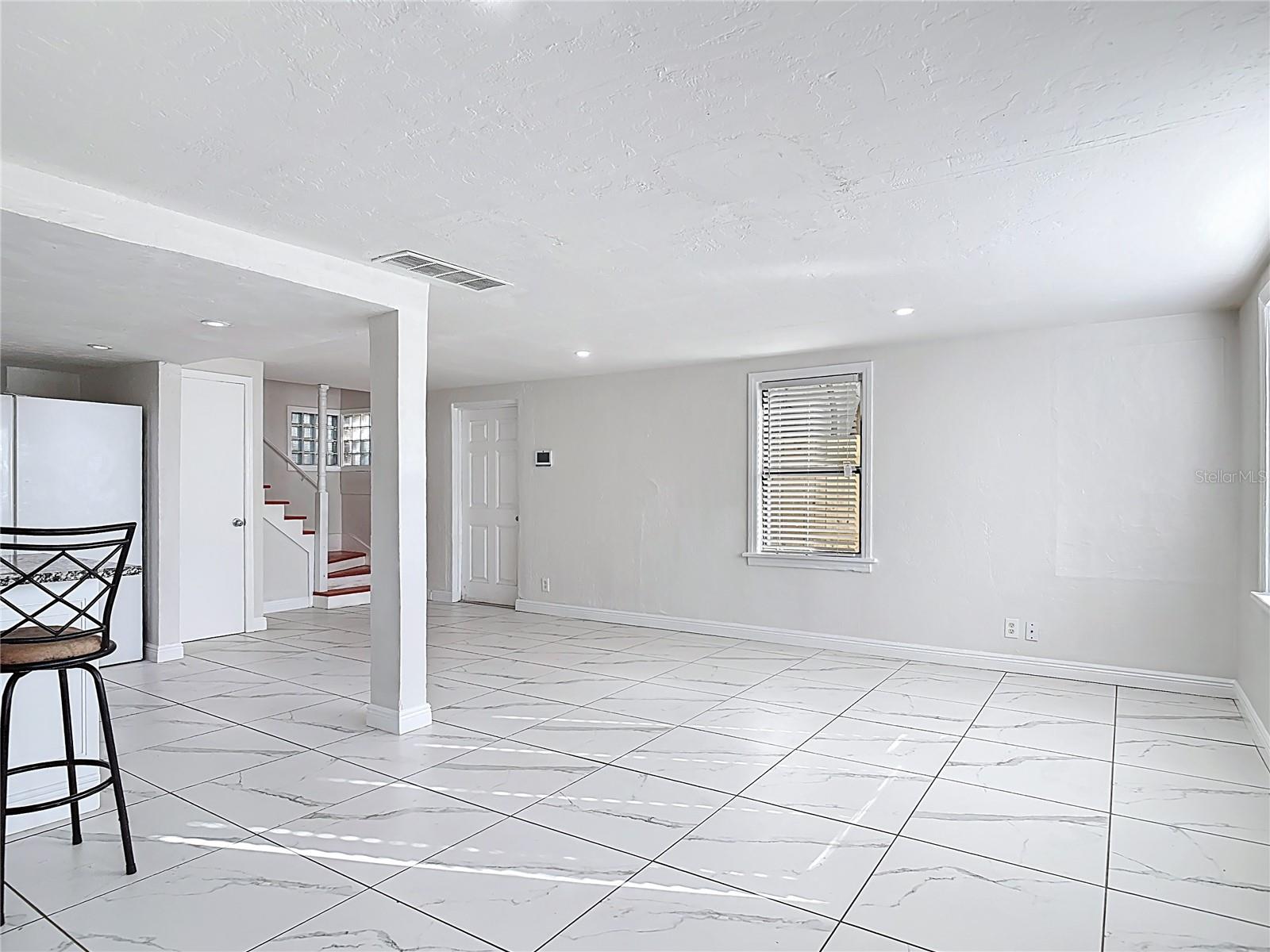 Image 7 of 50 For 941 Hartford Avenue