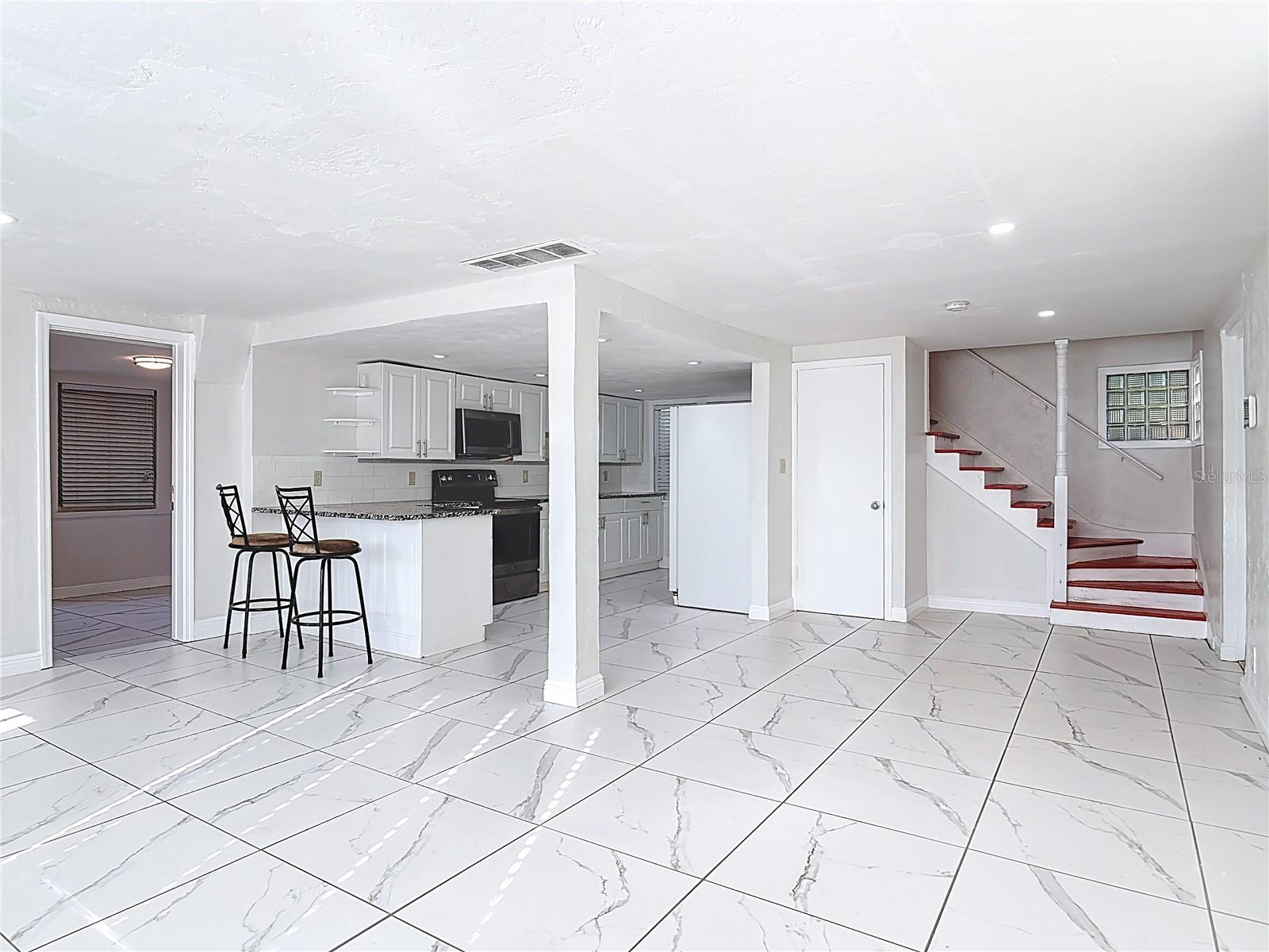 Image 8 of 50 For 941 Hartford Avenue