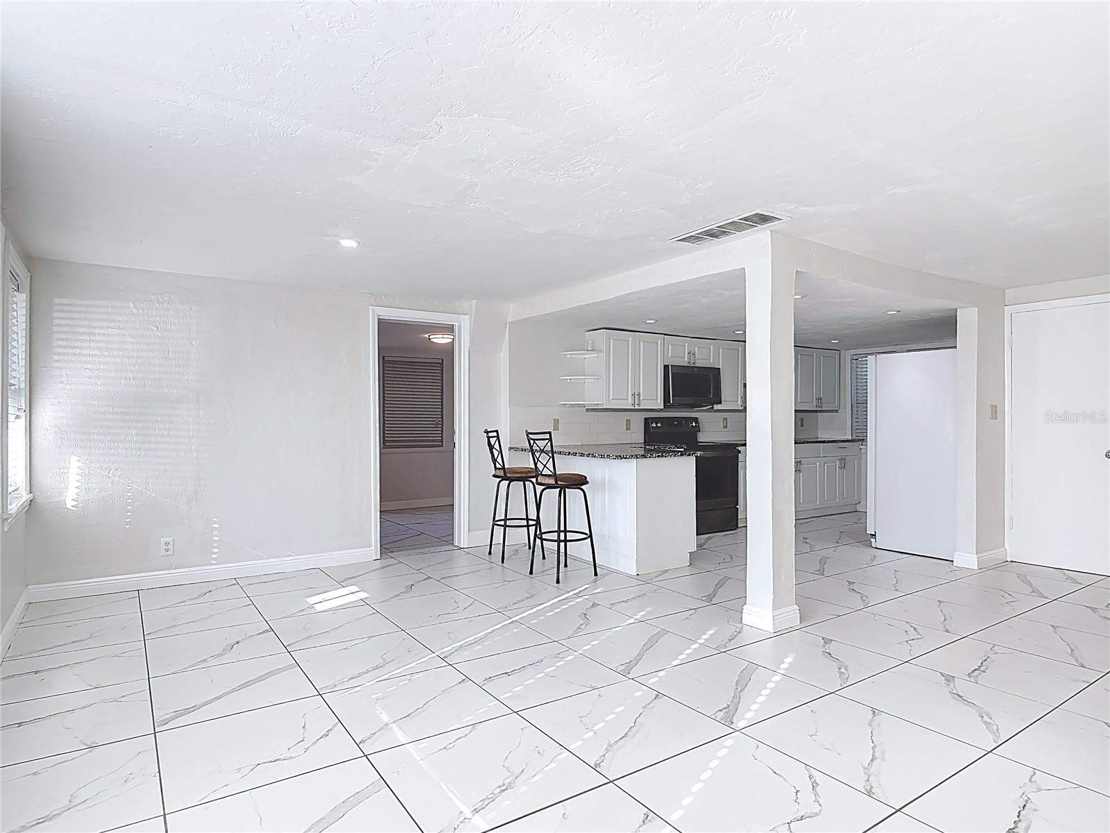 Image 9 of 50 For 941 Hartford Avenue