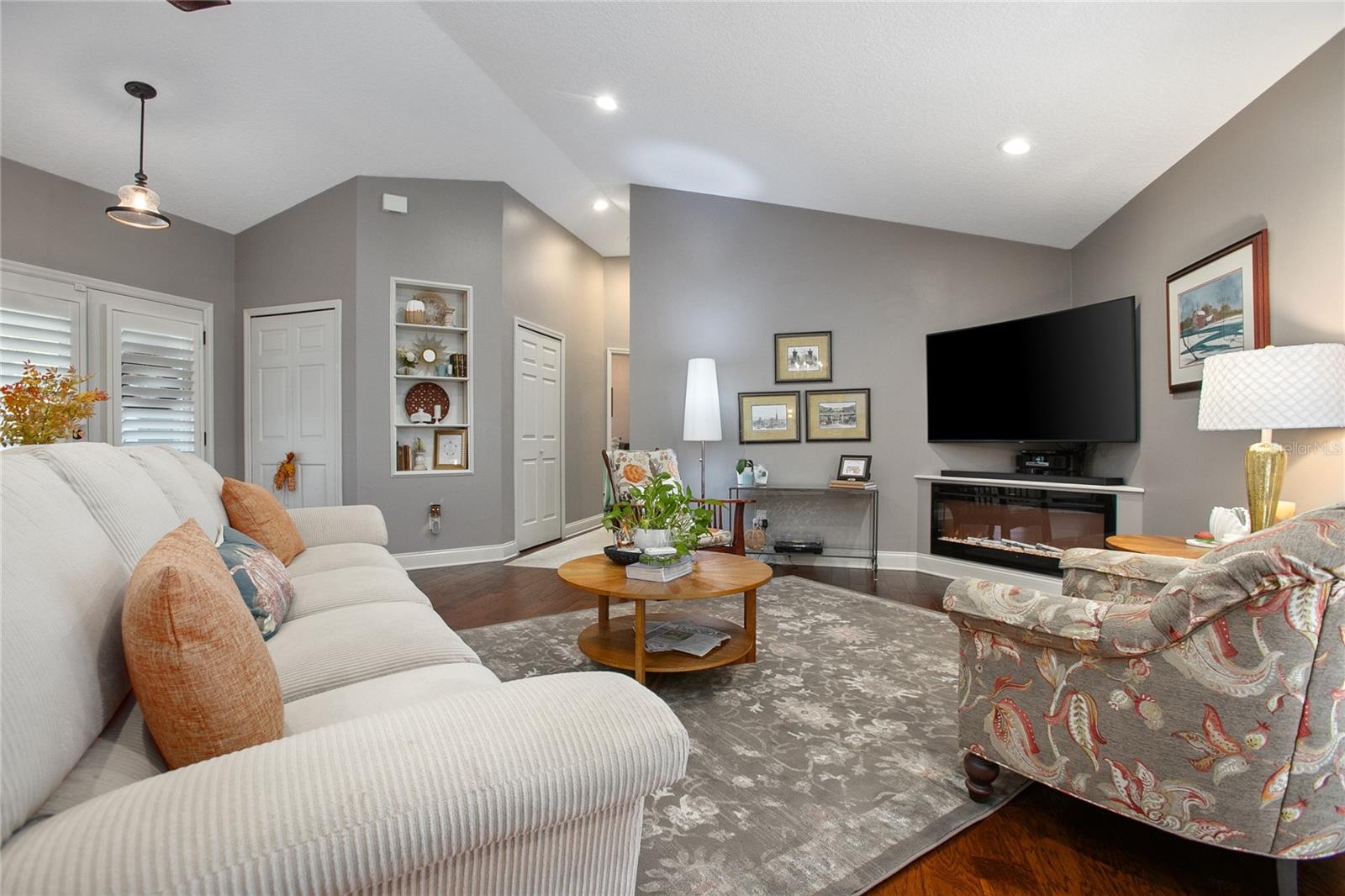 Image 12 of 44 For 872 Arawana Drive