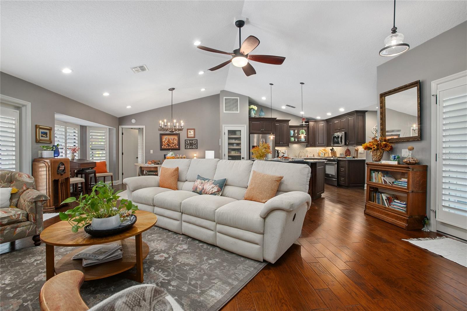 Image 6 of 44 For 872 Arawana Drive