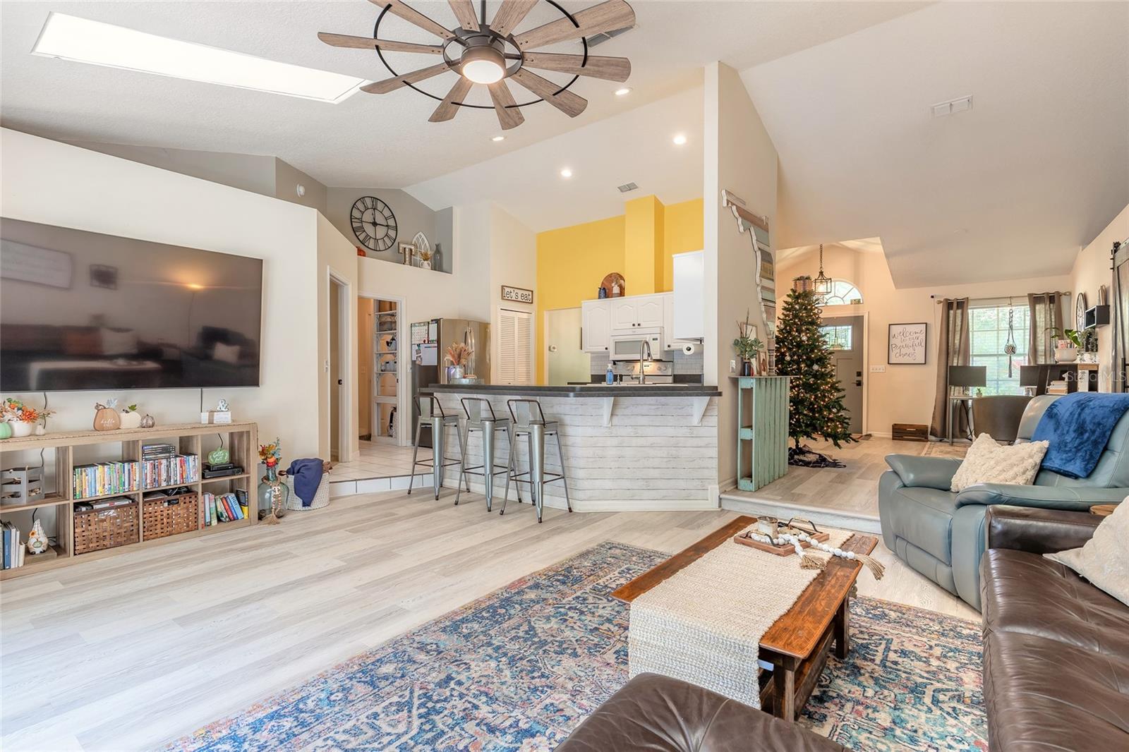 Image 17 of 47 For 431 Secluded Oaks Trail