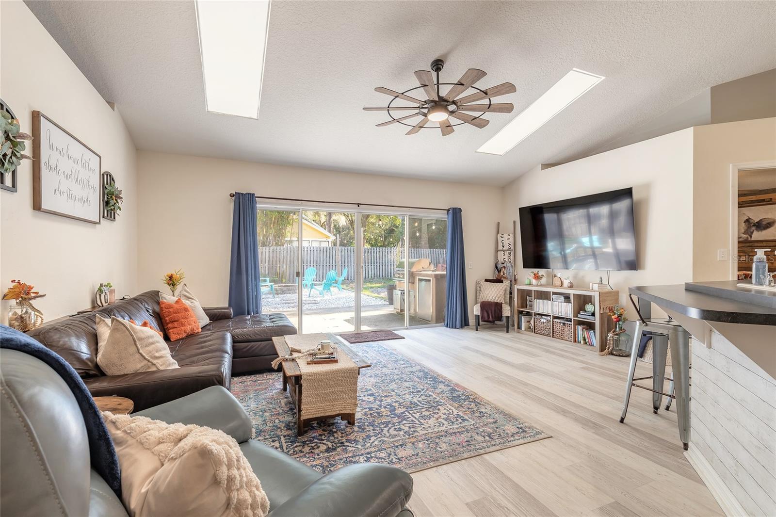 Image 18 of 47 For 431 Secluded Oaks Trail