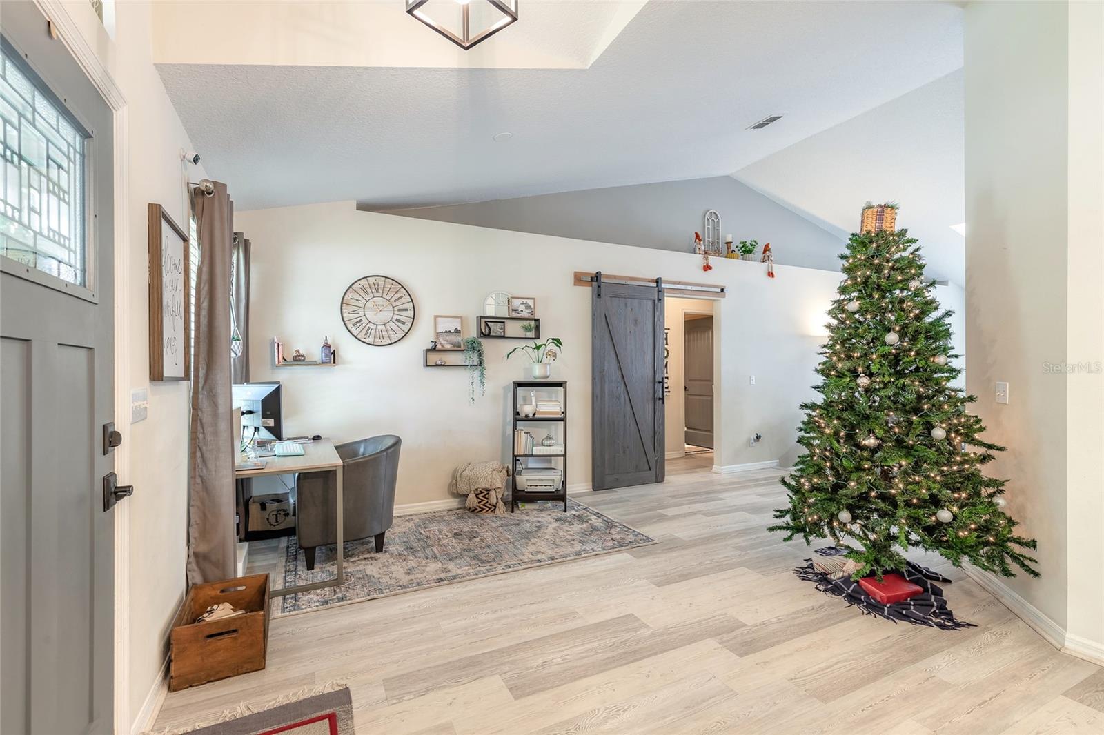 Image 4 of 47 For 431 Secluded Oaks Trail