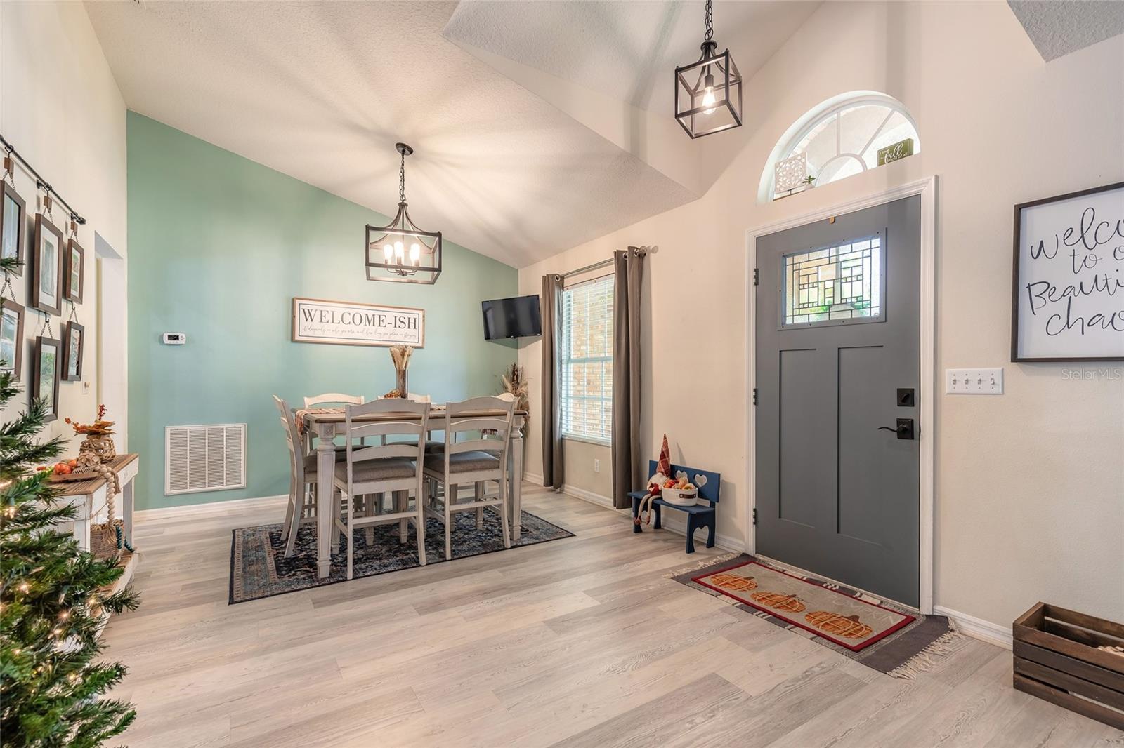 Image 6 of 47 For 431 Secluded Oaks Trail