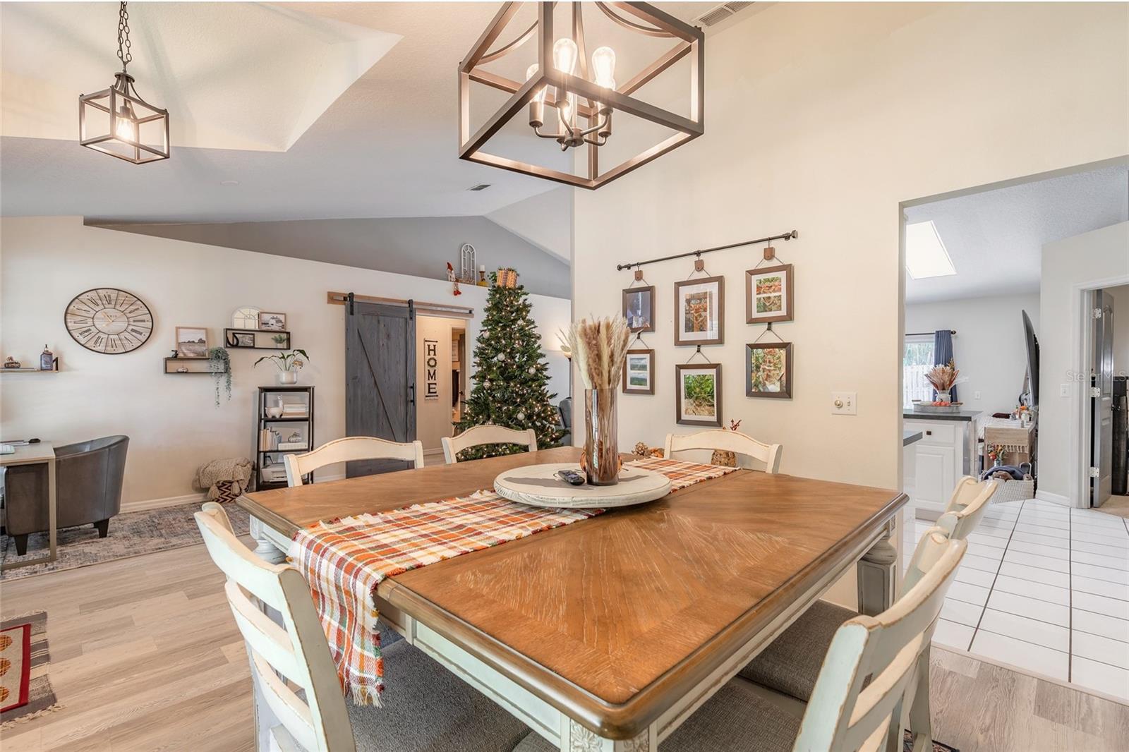 Image 7 of 47 For 431 Secluded Oaks Trail