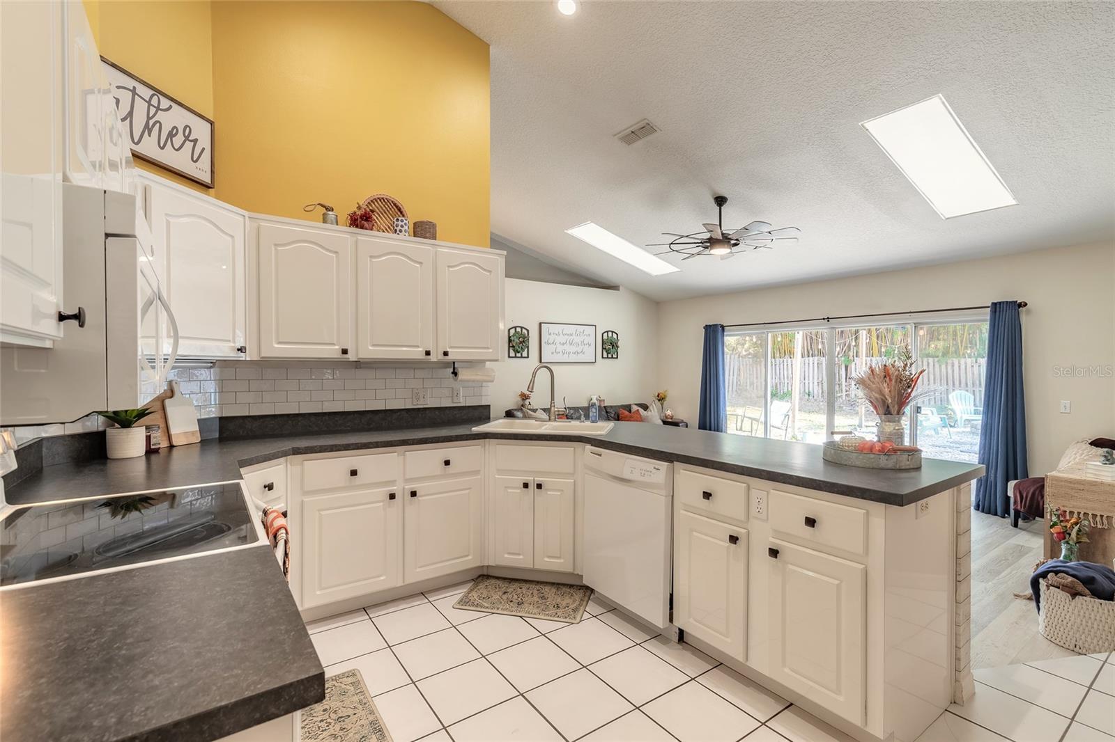 Image 9 of 47 For 431 Secluded Oaks Trail