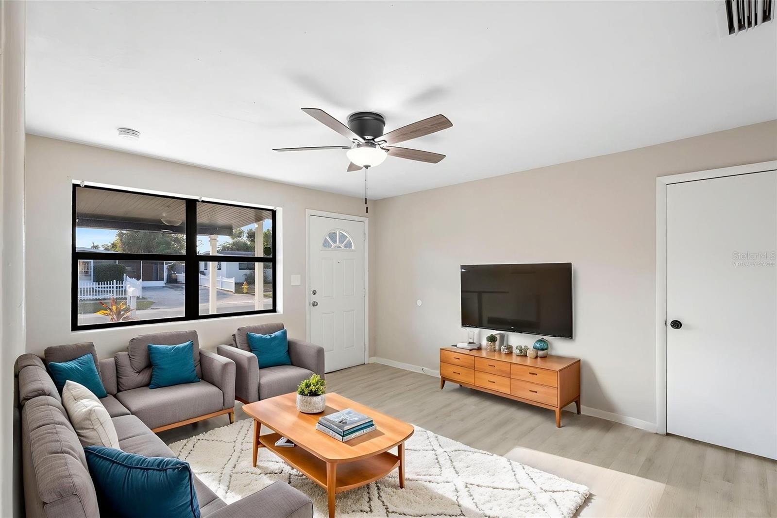 Image 4 of 35 For 813 Lewis Drive