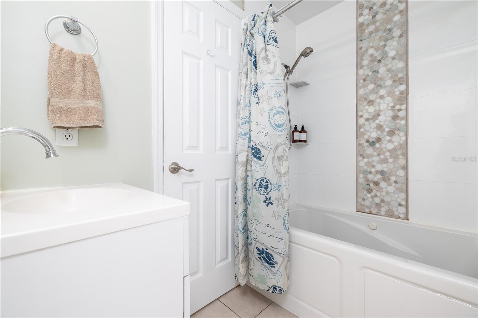 Image 16 of 22 For 4786 Atlantic Avenue B1