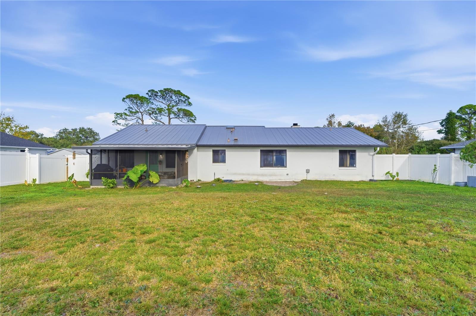 Image 23 of 28 For 3220 Queen Palm Drive