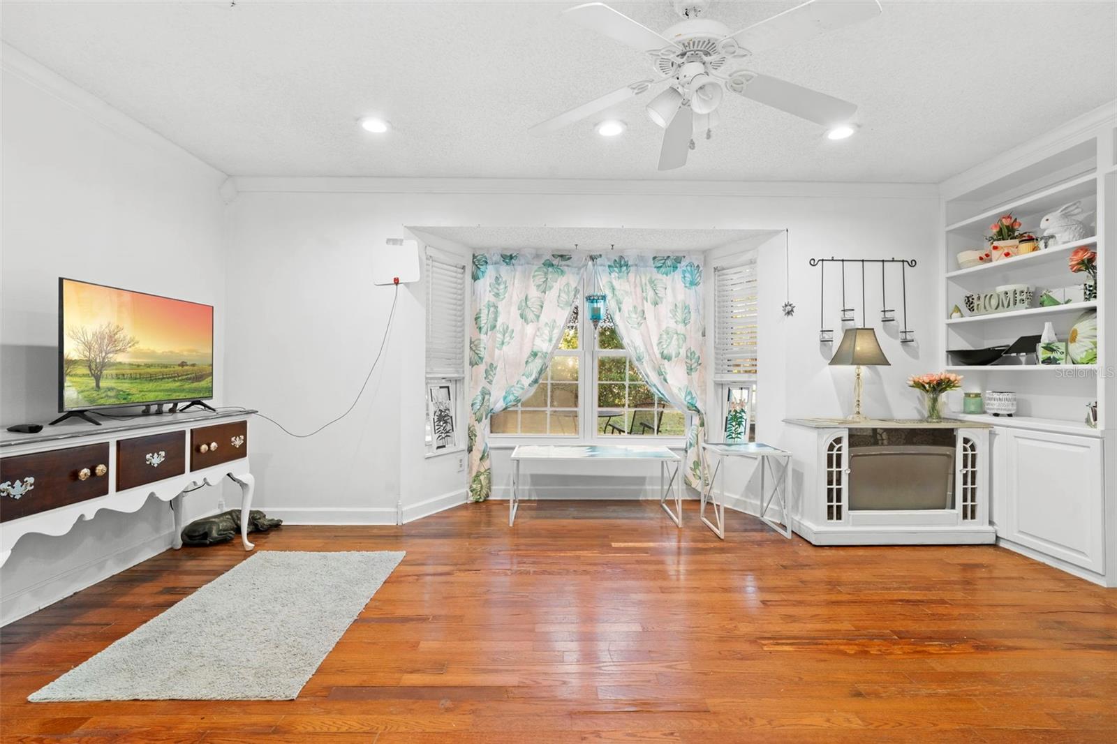 Image 6 of 48 For 1362 Opal Court