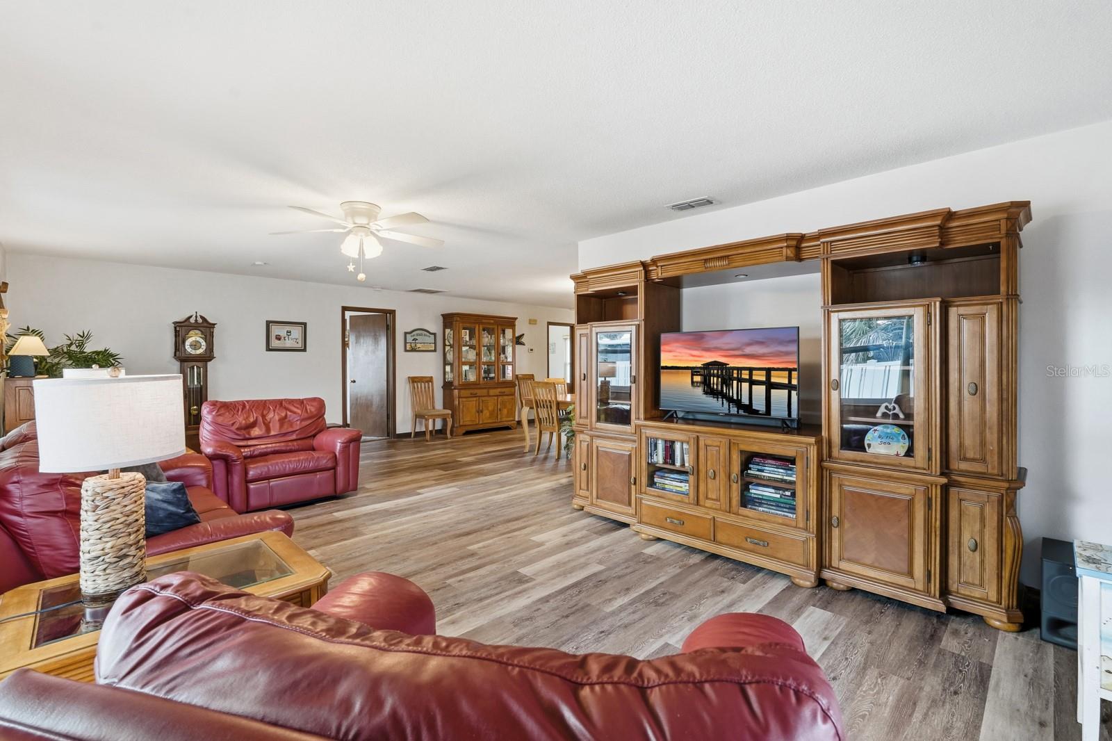 Image 17 of 46 For 33 Ocean Breeze Circle